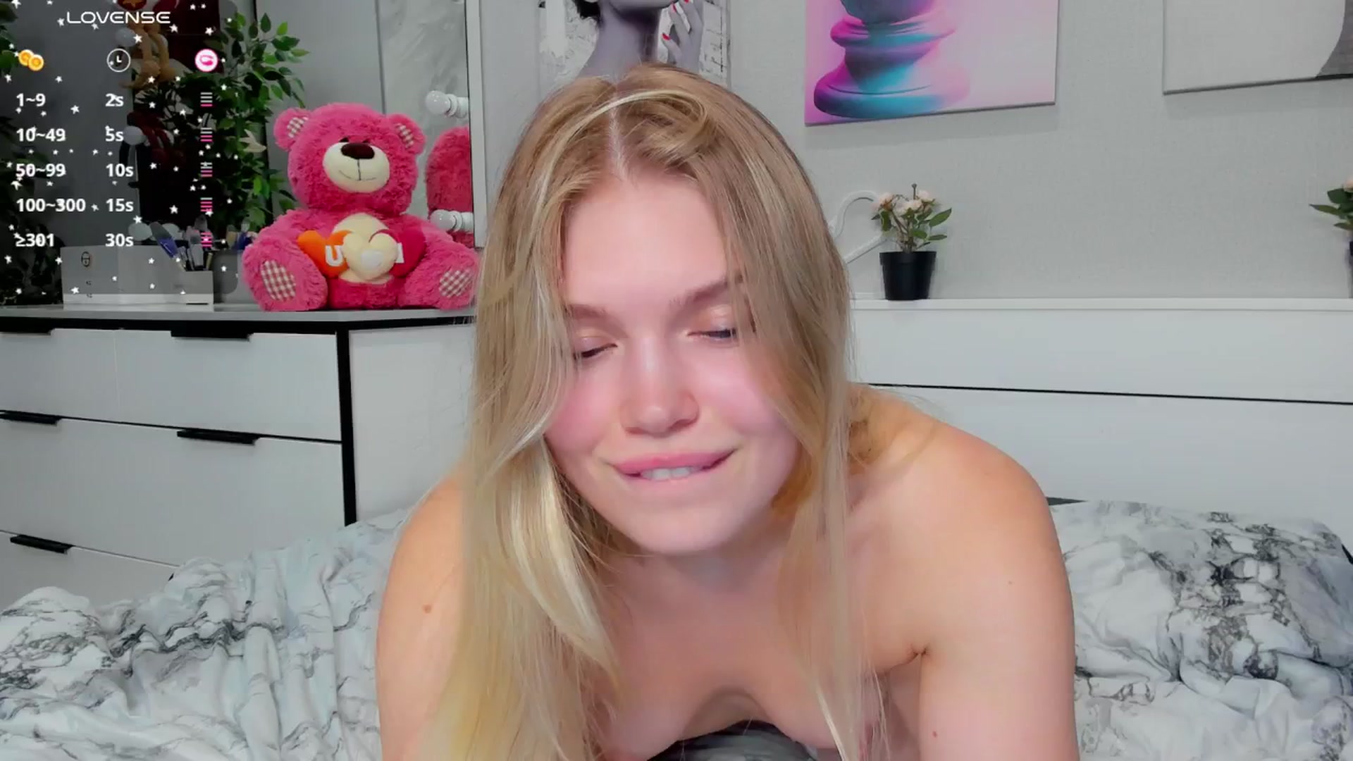 Gallery image thumbnail from Effie_Cute's myfreecams stream on, 05/31/2025, 17:45 image 19 of 20