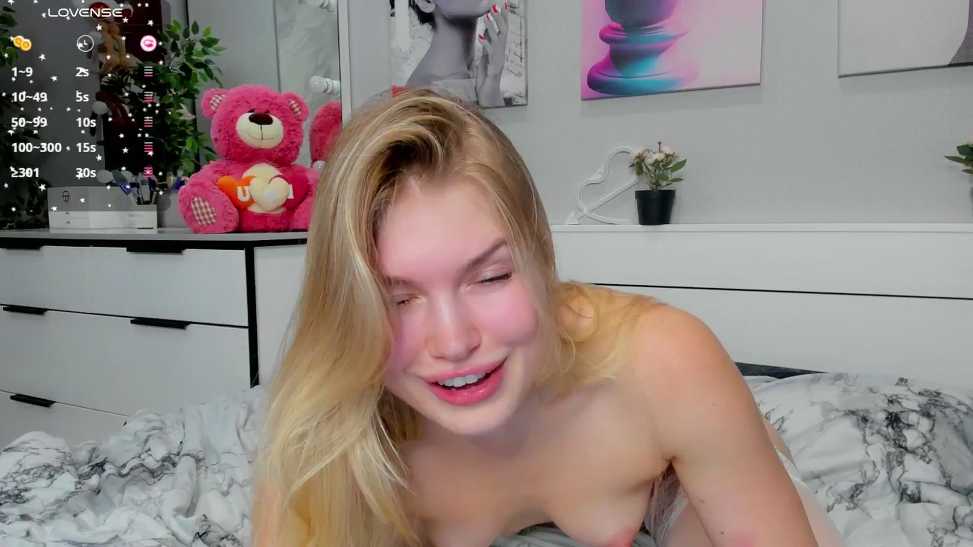 Gallery image thumbnail from Effie_Cute's myfreecams stream on, 05/31/2025, 17:45 image 17 of 20