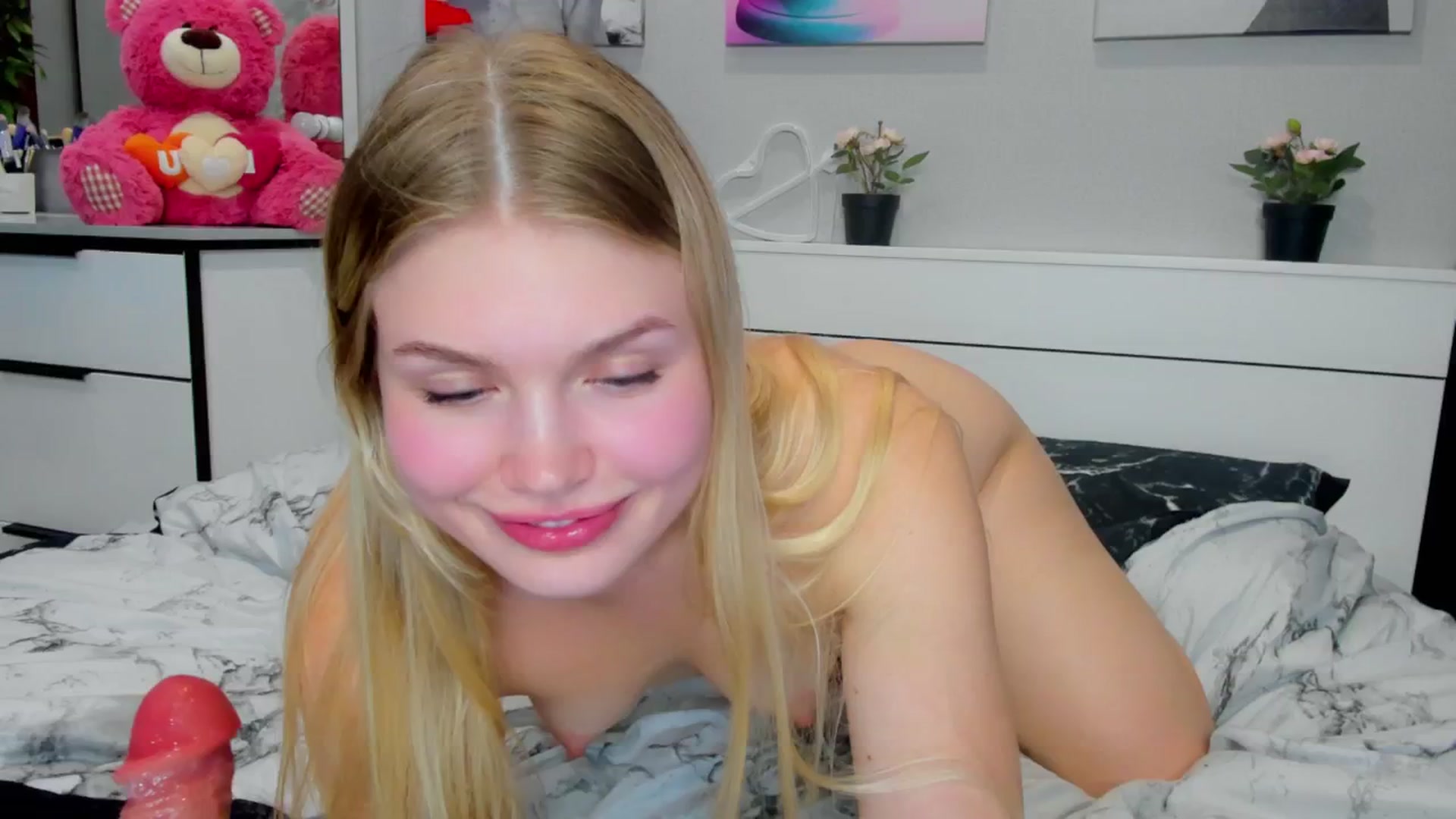 Gallery image thumbnail from Effie_Cute's myfreecams stream on, 06/01/2025, 17:19 image 19 of 20