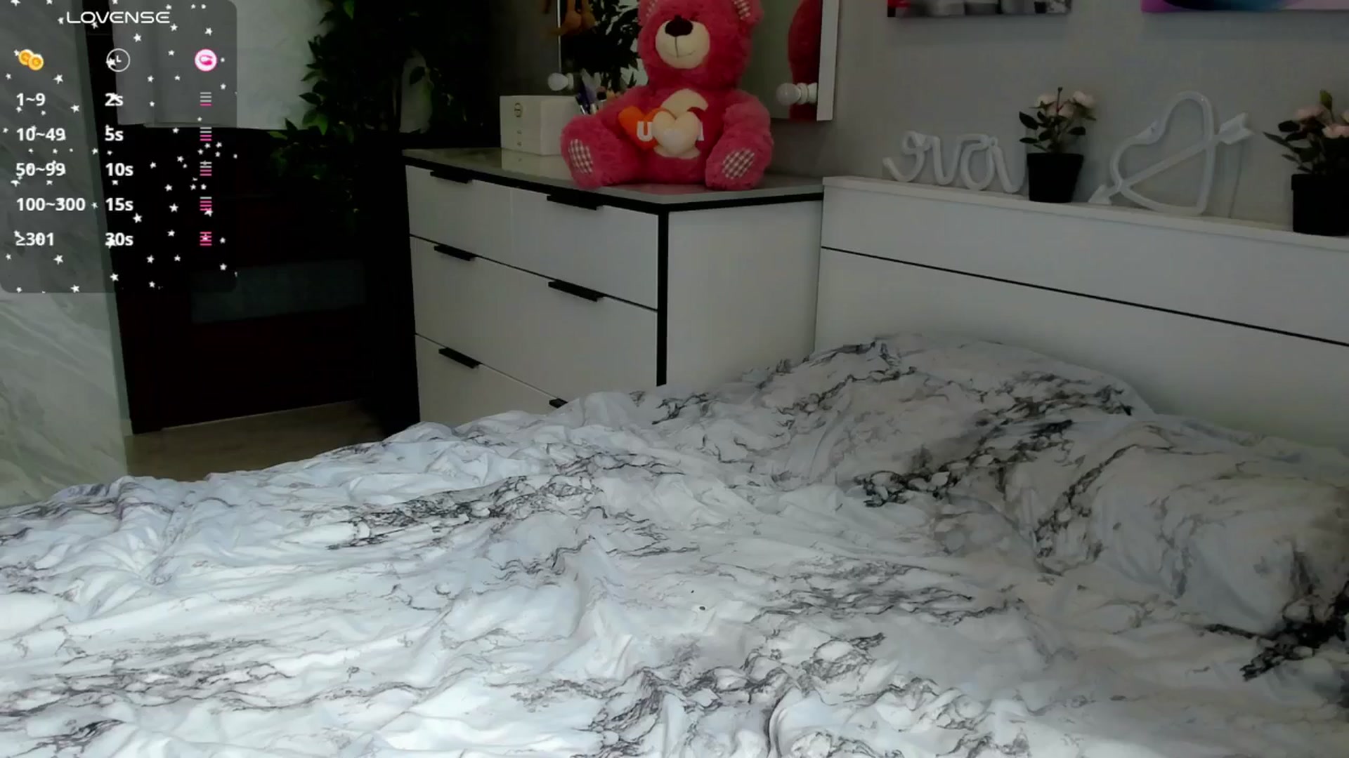 Gallery image thumbnail from Effie_Cute's myfreecams stream on, 06/06/2025, 07:08 image 7 of 20