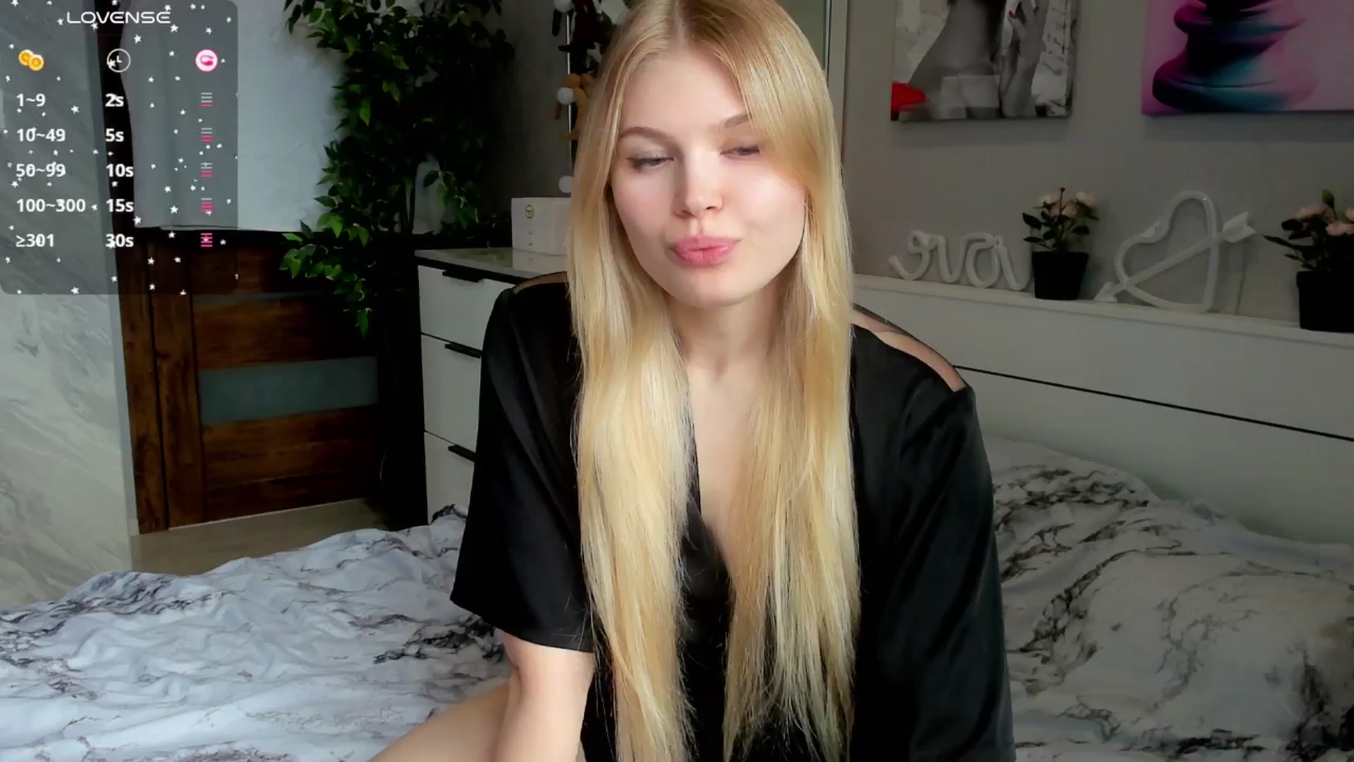 Gallery image thumbnail from Effie_Cute's myfreecams stream on, 06/06/2025, 07:08 image 12 of 20