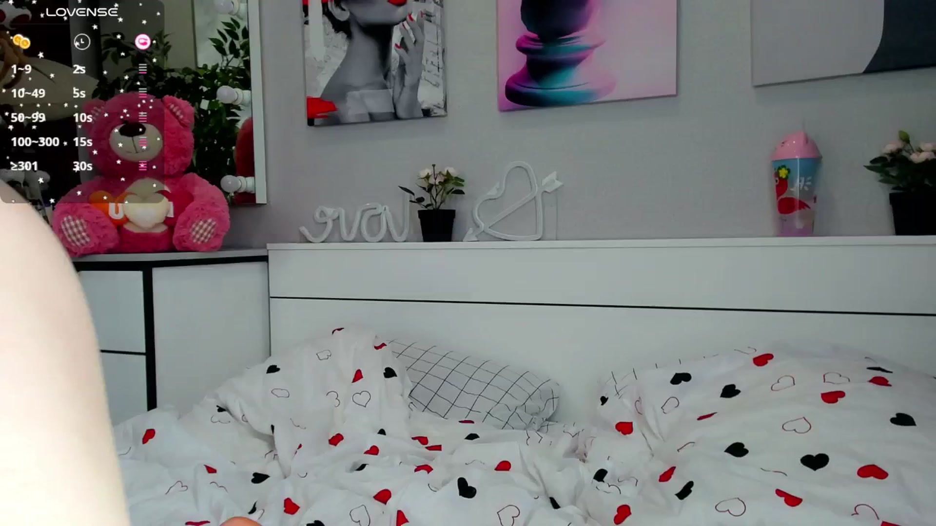 Gallery image thumbnail from Effie_Cute's myfreecams stream on, 06/25/2025, 08:02 image 18 of 20