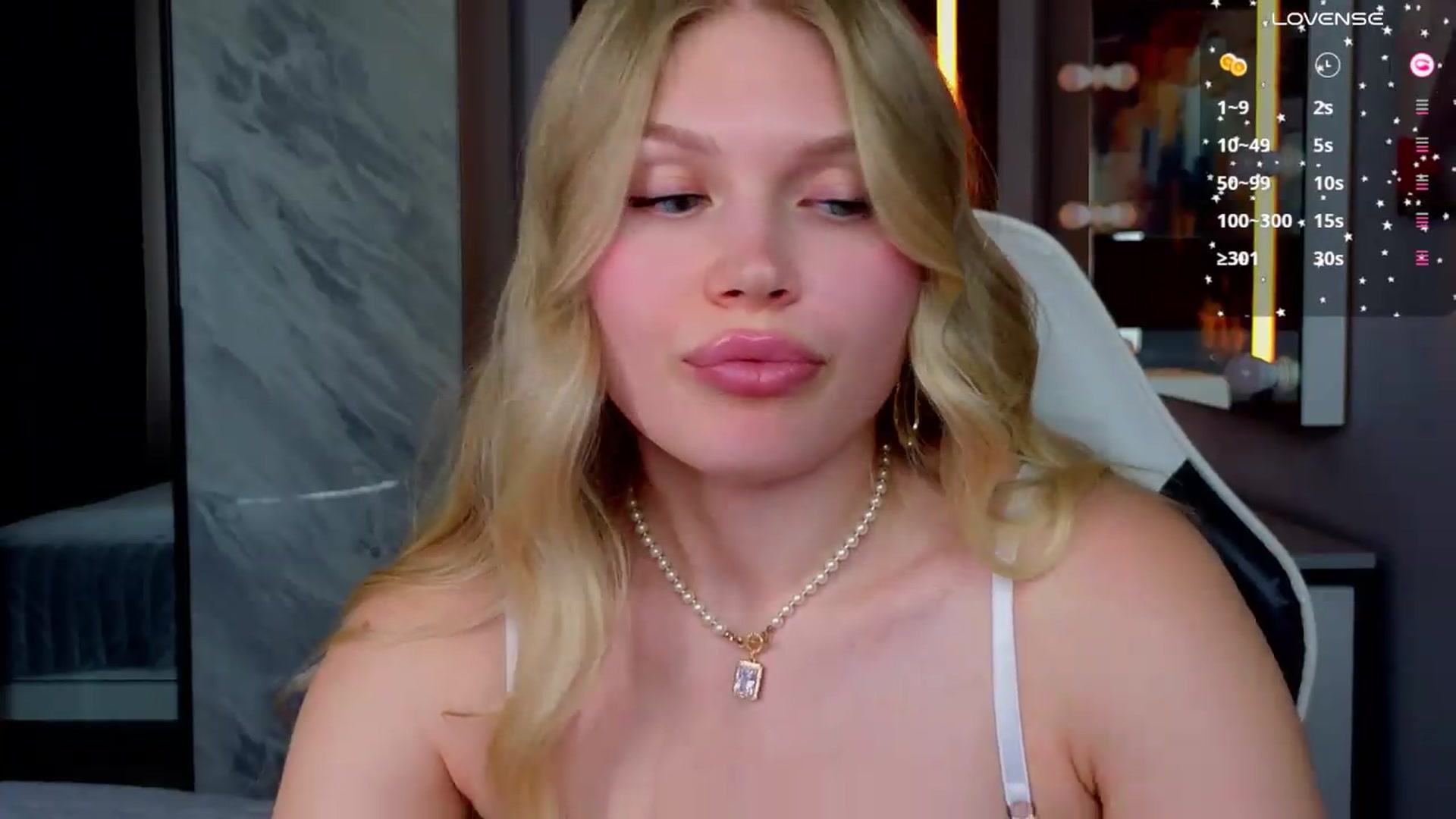 Gallery image thumbnail from Effie_Cute's myfreecams stream on, 05/19/2026, 10:11 image 17 of 20