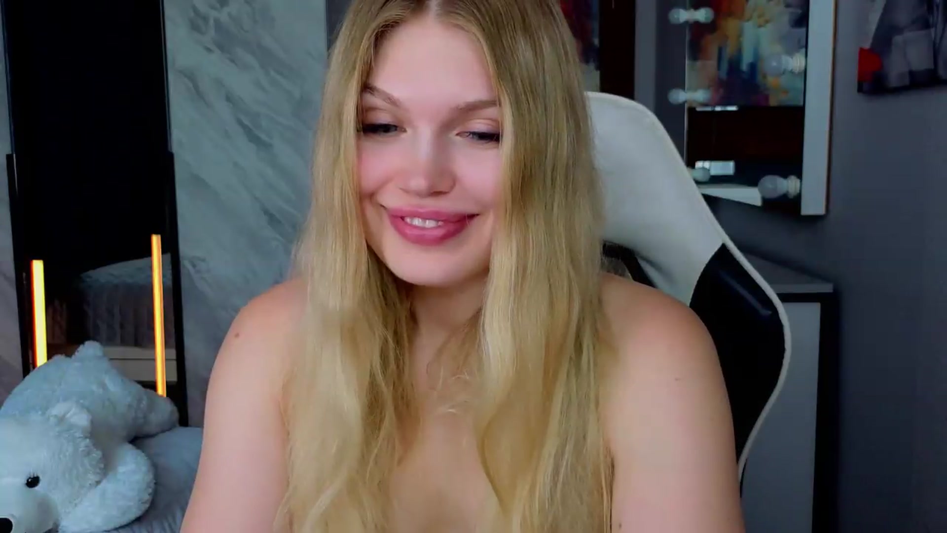 Gallery image thumbnail from Effie_Cute's myfreecams stream on, 06/29/2026, 08:12 image 6 of 20