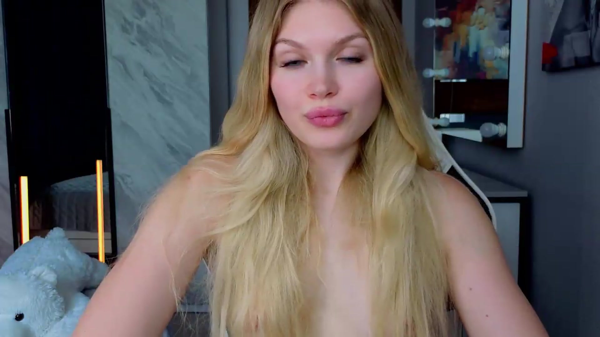 Gallery image thumbnail from Effie_Cute's myfreecams stream on, 06/29/2026, 08:12 image 12 of 20