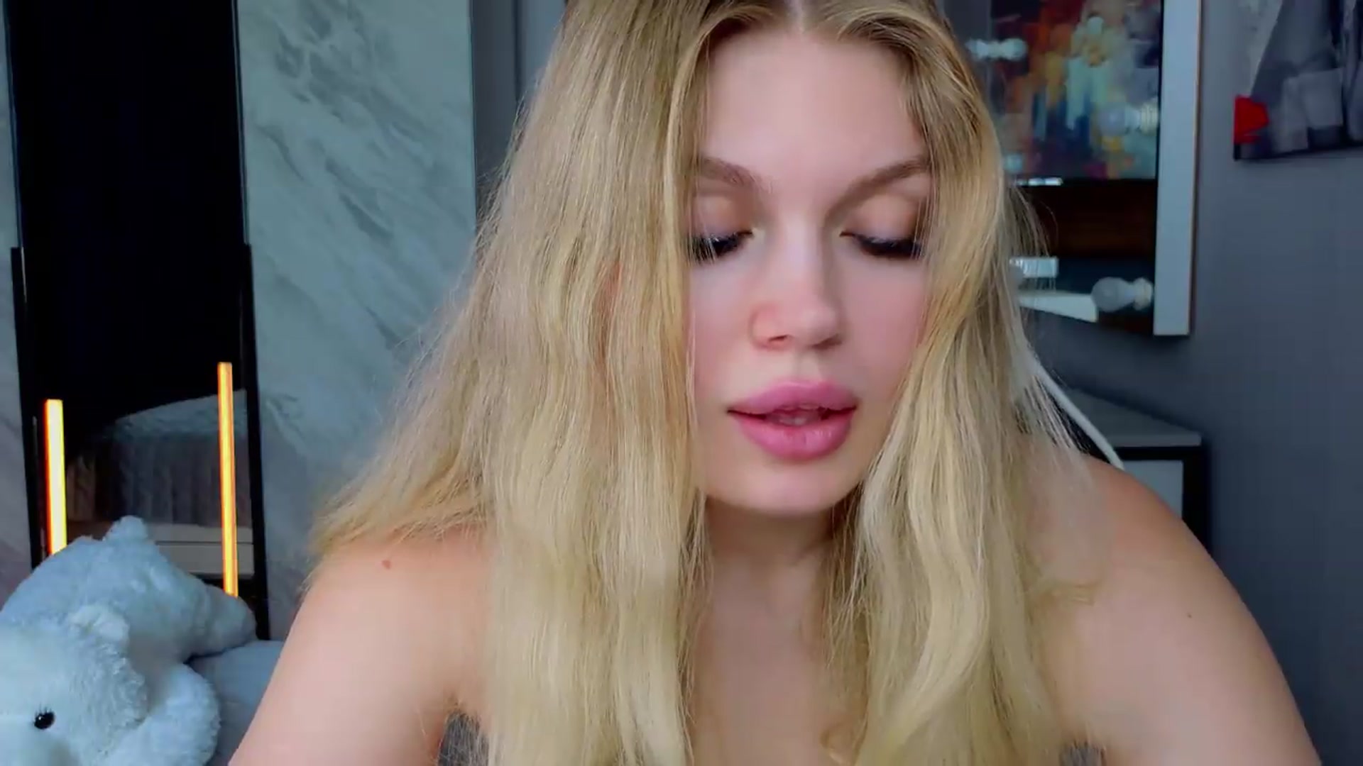 Gallery image thumbnail from Effie_Cute's myfreecams stream on, 06/29/2026, 08:12 image 16 of 20