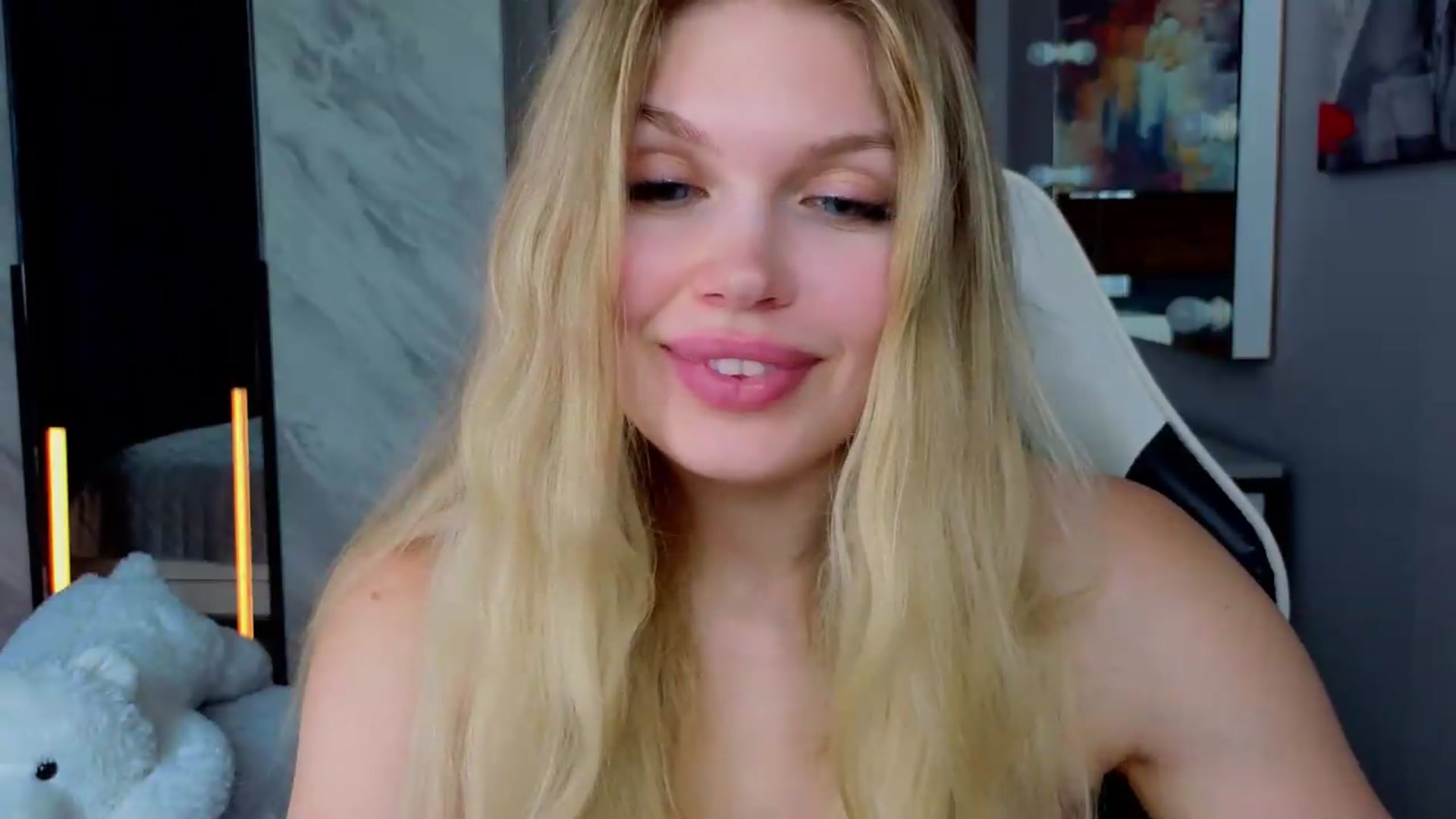 Gallery image thumbnail from Effie_Cute's myfreecams stream on, 06/29/2026, 08:12 image 18 of 20
