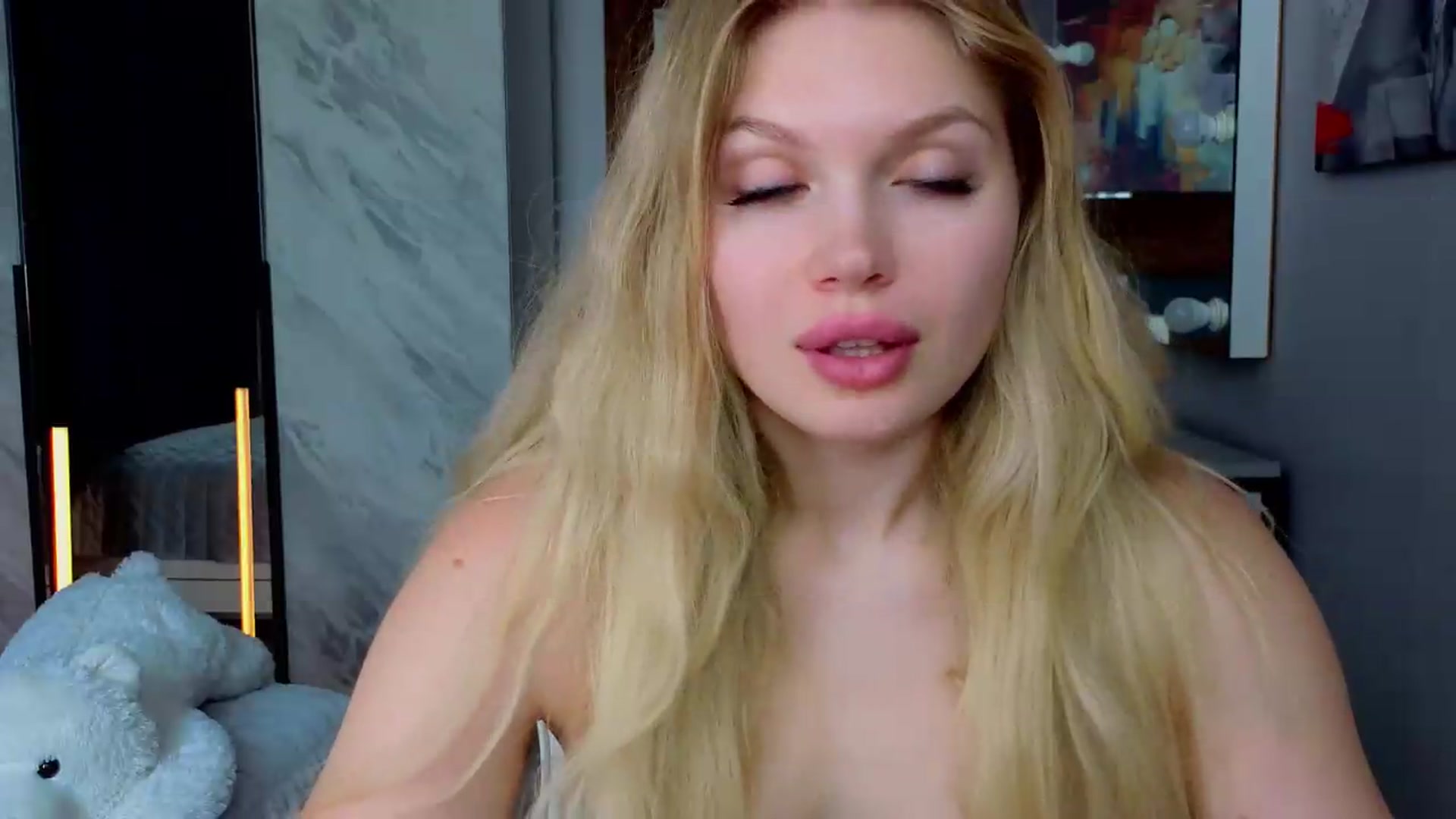 Gallery image thumbnail from Effie_Cute's myfreecams stream on, 06/29/2026, 08:12 image 15 of 20