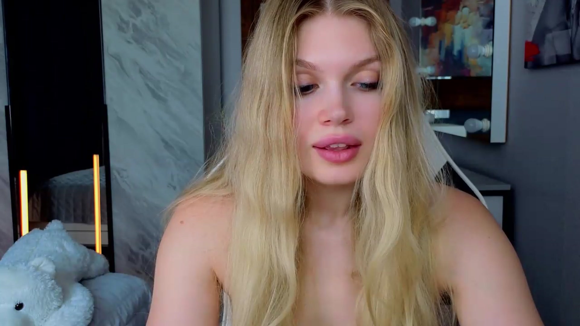 Gallery image thumbnail from Effie_Cute's myfreecams stream on, 06/29/2026, 08:12 image 17 of 20