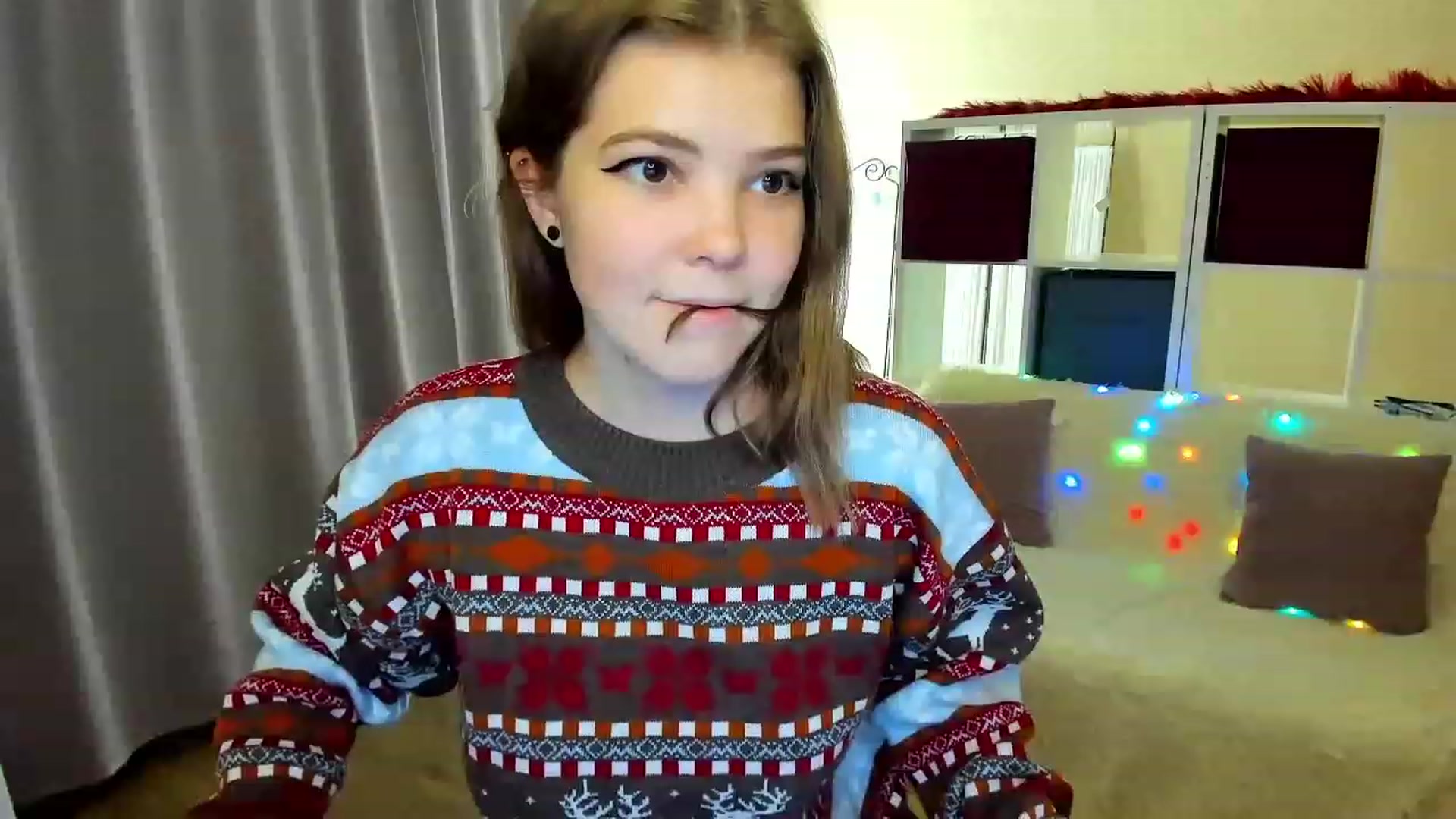 Gallery image thumbnail from EffyShy's myfreecams stream on, 12/10/2022, 18:17 image 3 of 20
