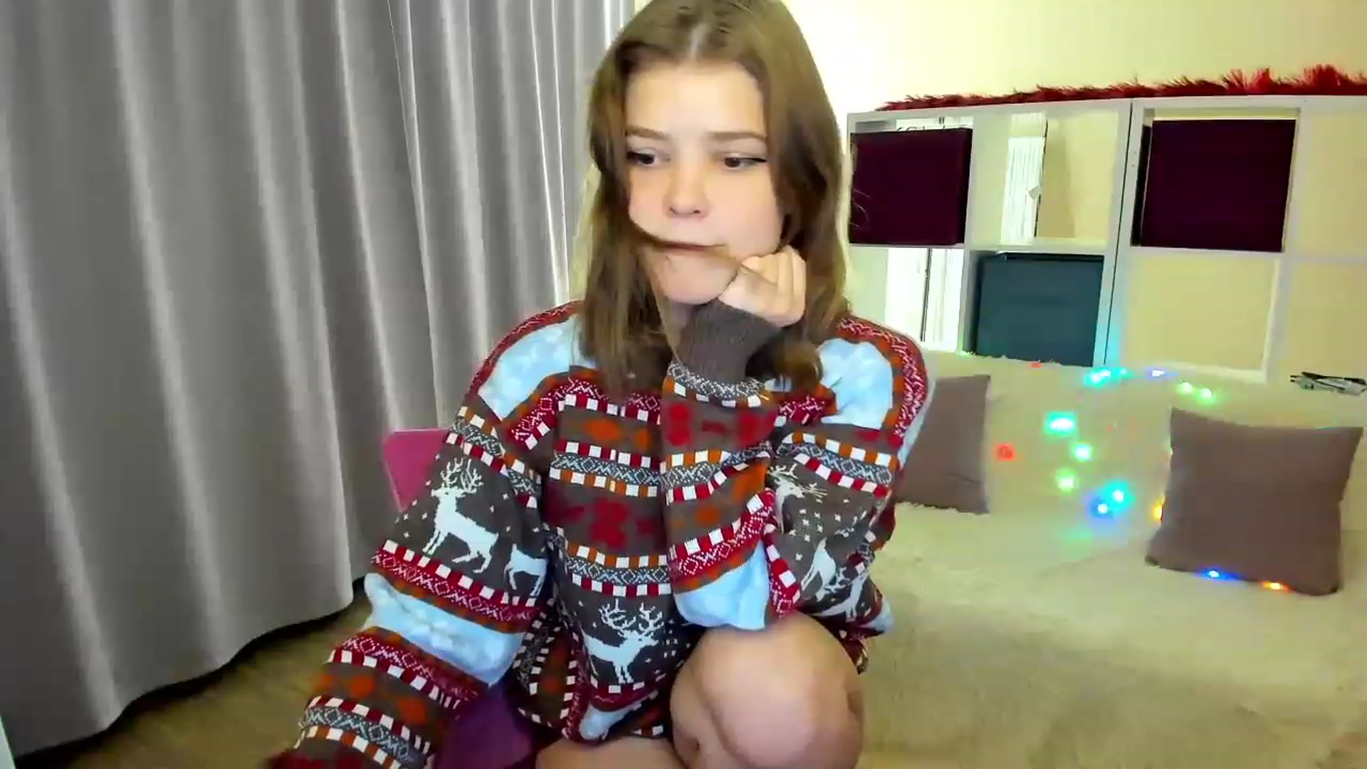 Gallery image thumbnail from EffyShy's myfreecams stream on, 12/10/2022, 20:00 image 18 of 20