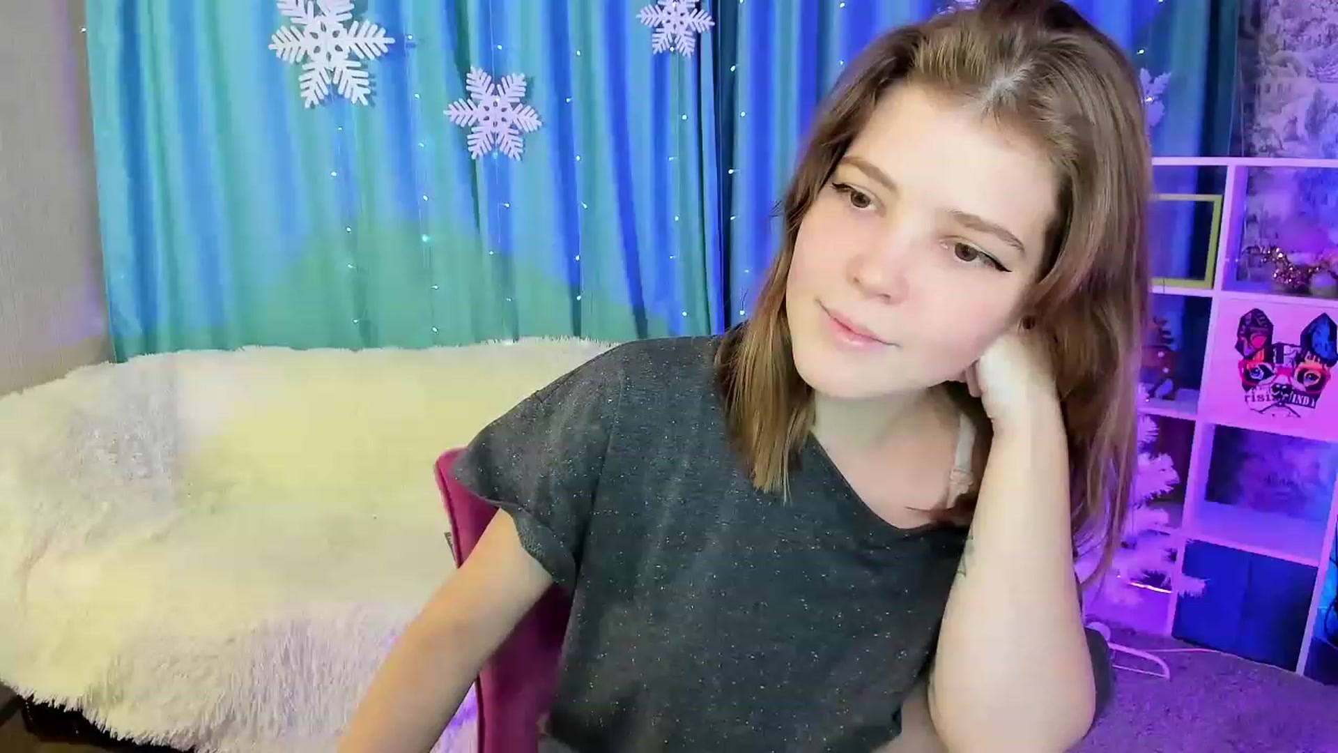 Gallery image thumbnail from EffyShy's myfreecams stream on, 12/18/2022, 16:42 image 14 of 20