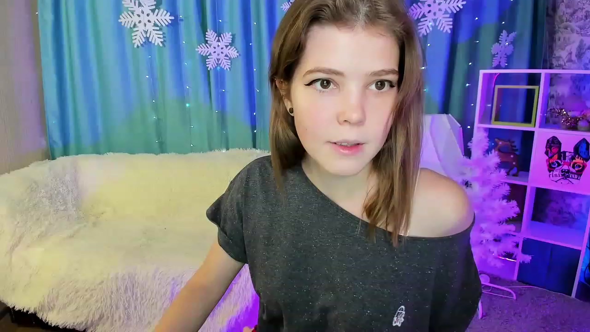 Gallery image thumbnail from EffyShy's myfreecams stream on, 12/18/2022, 16:42 image 16 of 20