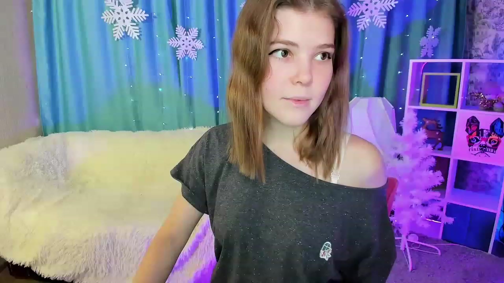 Gallery image thumbnail from EffyShy's myfreecams stream on, 12/18/2022, 16:42 image 3 of 20
