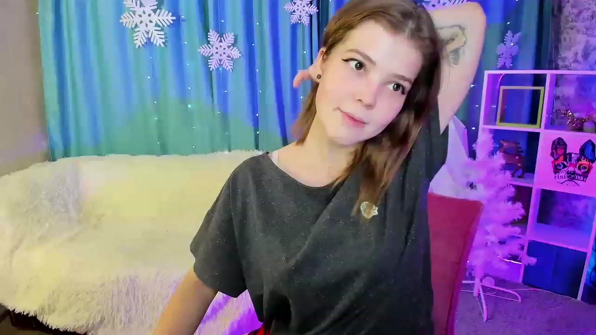 Gallery image thumbnail from EffyShy's myfreecams stream on, 12/18/2022, 19:43 image 6 of 20