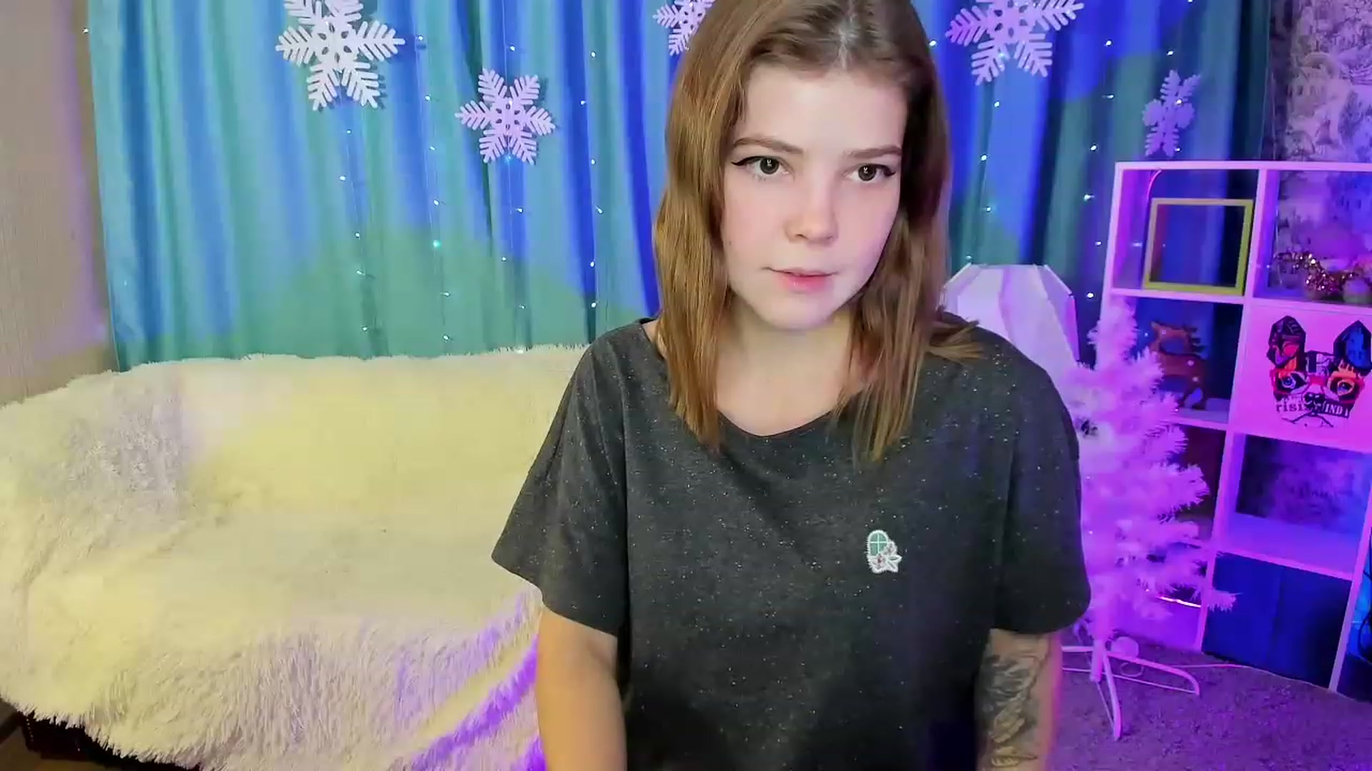 Gallery image thumbnail from EffyShy's myfreecams stream on, 12/18/2022, 19:43 image 13 of 20