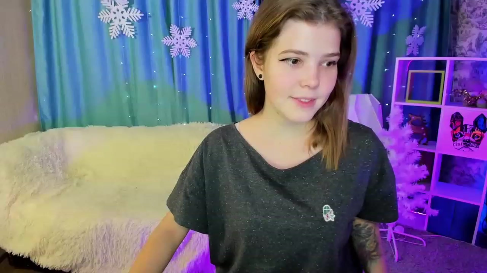 Gallery image thumbnail from EffyShy's myfreecams stream on, 12/18/2022, 19:43 image 2 of 20