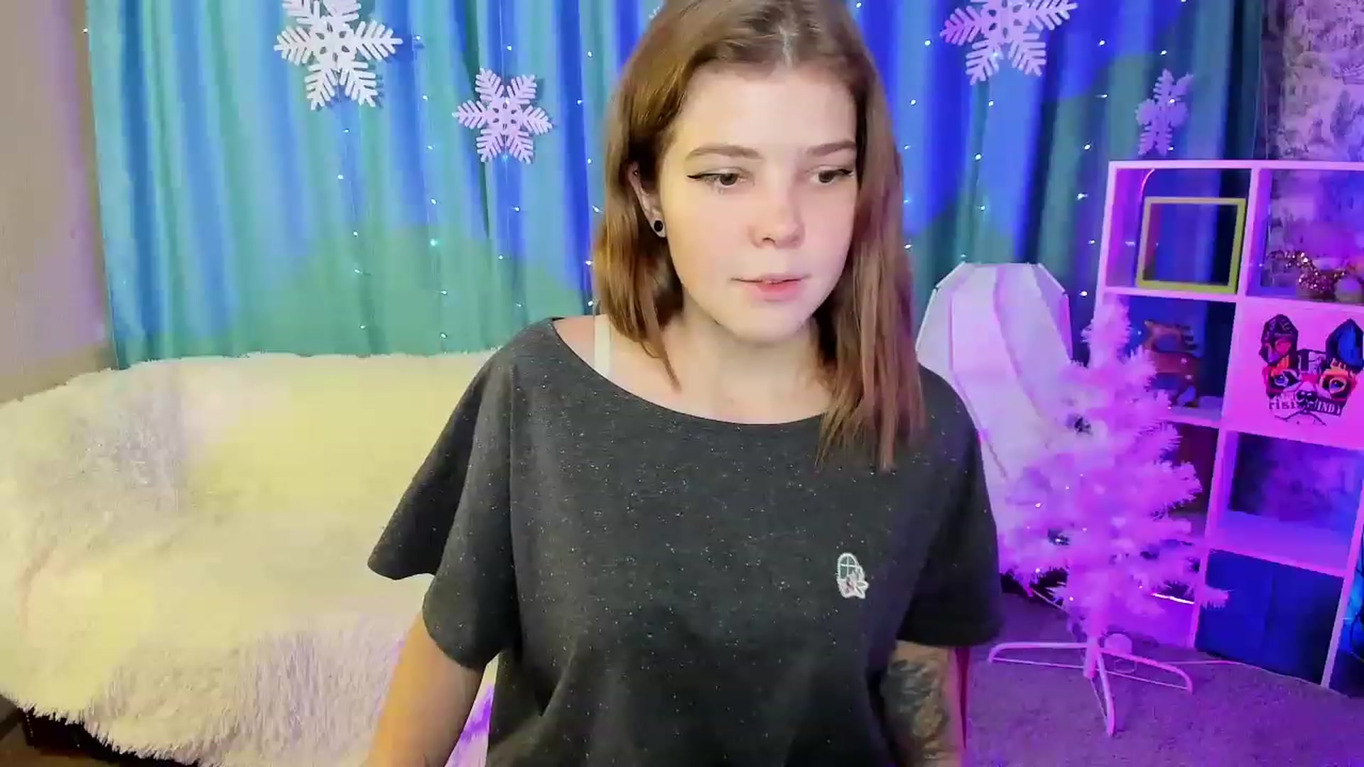 Gallery image thumbnail from EffyShy's myfreecams stream on, 12/18/2022, 19:43 image 20 of 20