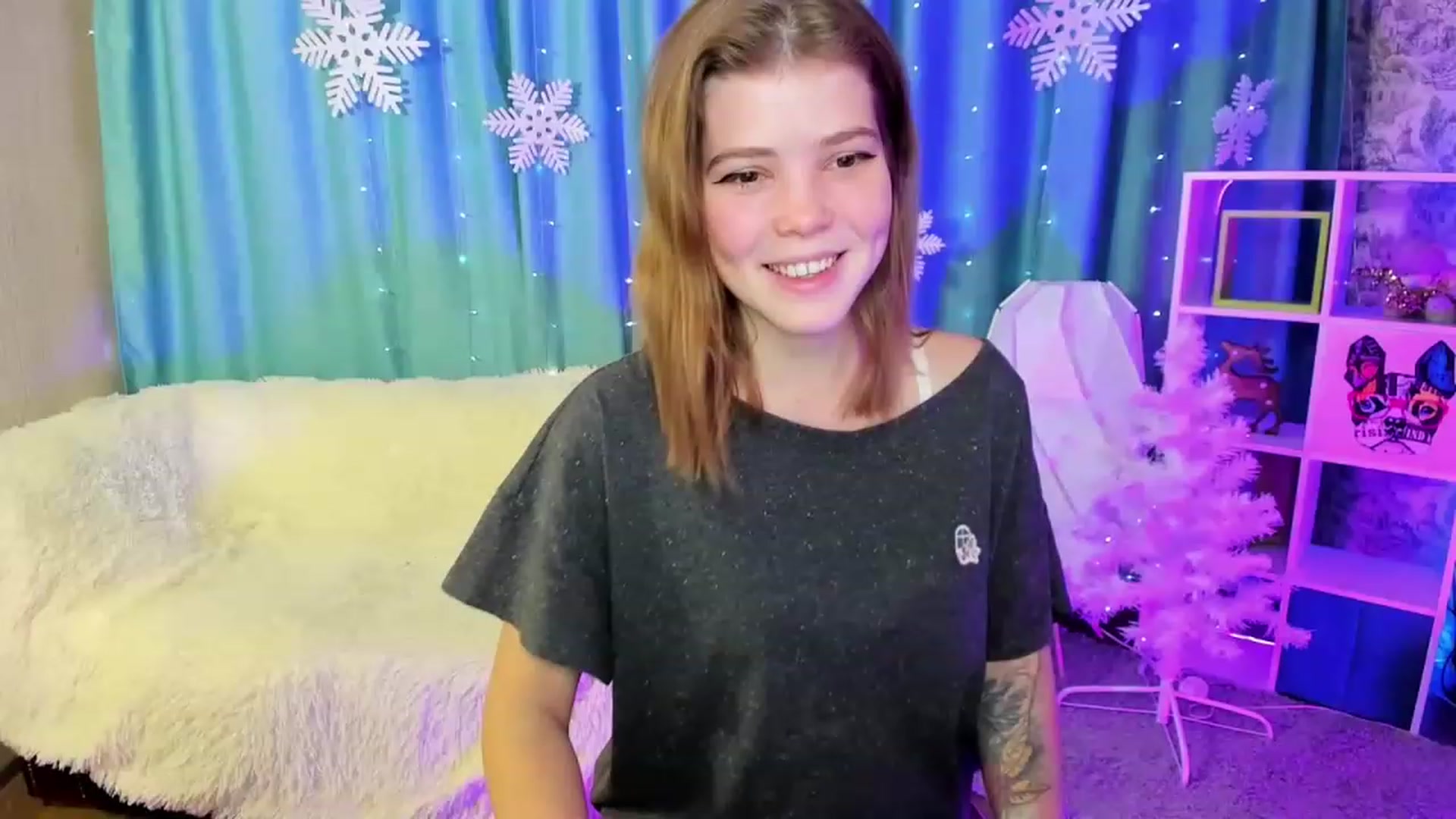 Gallery image thumbnail from EffyShy's myfreecams stream on, 12/18/2022, 19:43 image 1 of 20