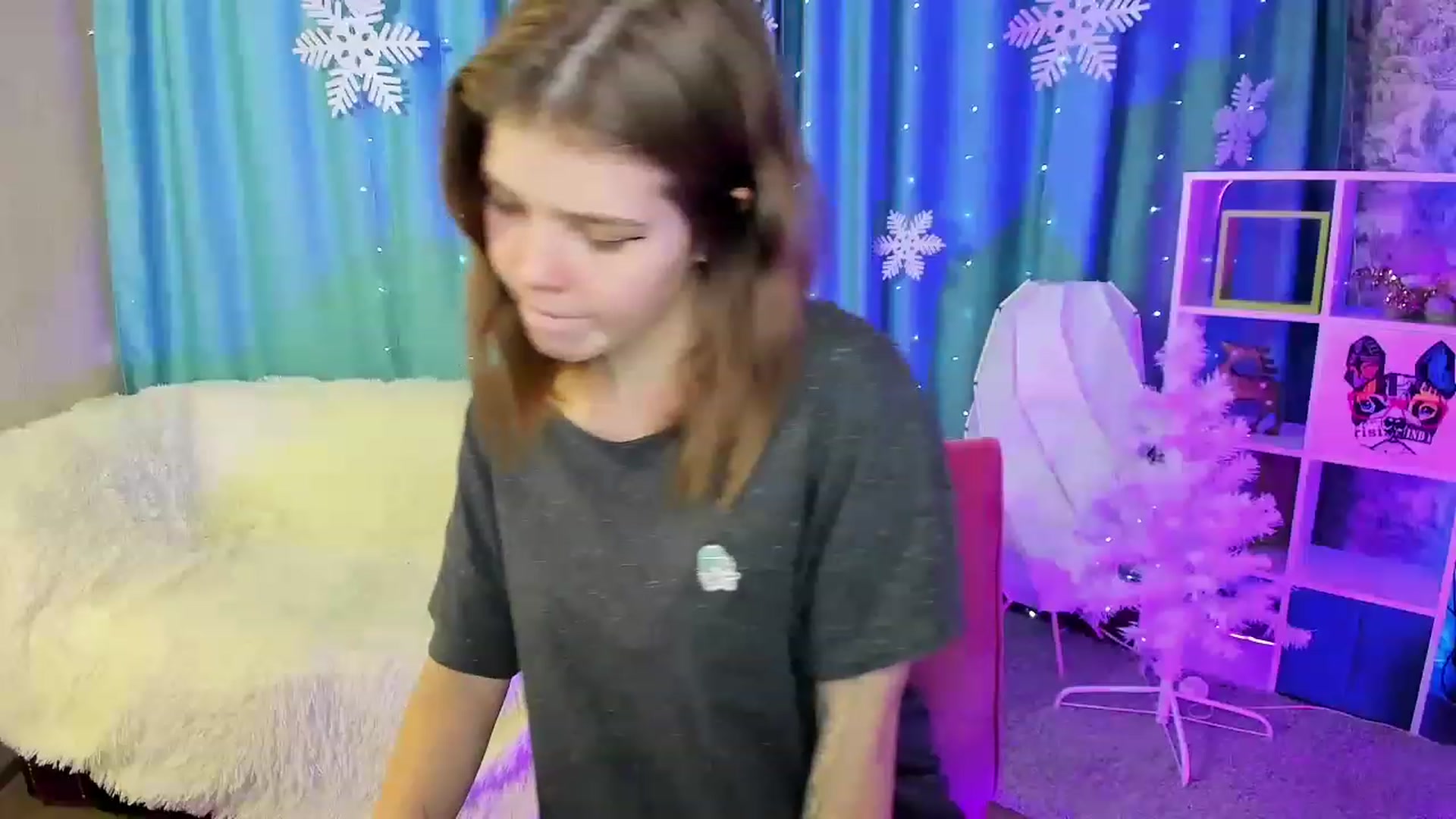 Gallery image thumbnail from EffyShy's myfreecams stream on, 12/18/2022, 19:43 image 12 of 20