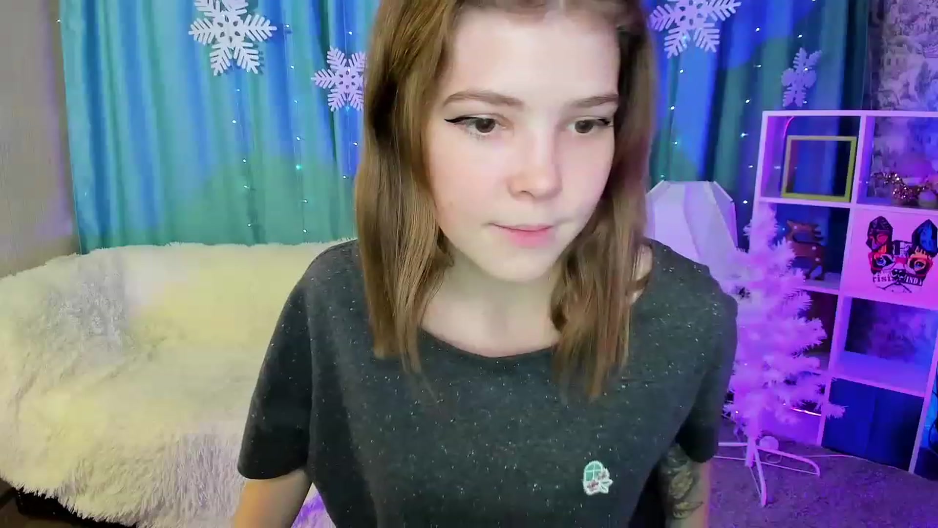 Gallery image thumbnail from EffyShy's myfreecams stream on, 12/18/2022, 19:43 image 15 of 20