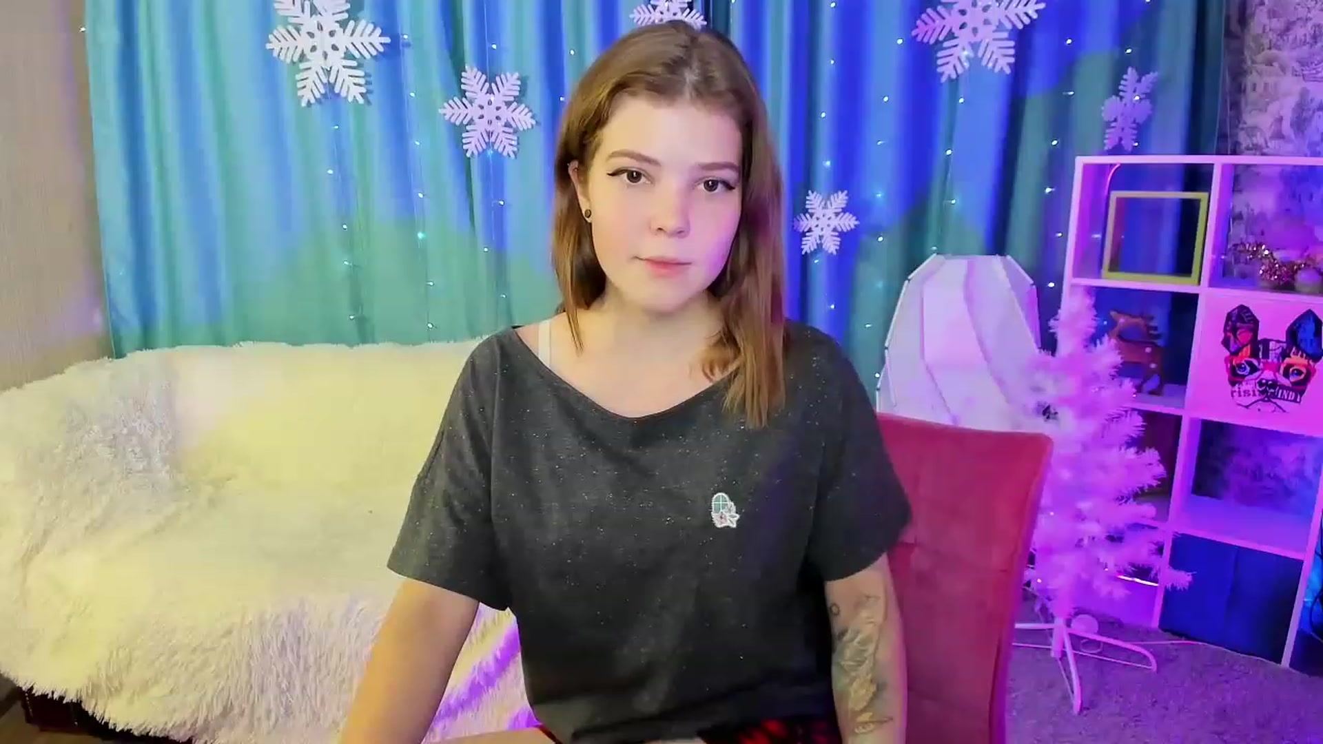 Gallery image thumbnail from EffyShy's myfreecams stream on, 12/18/2022, 19:43 image 9 of 20