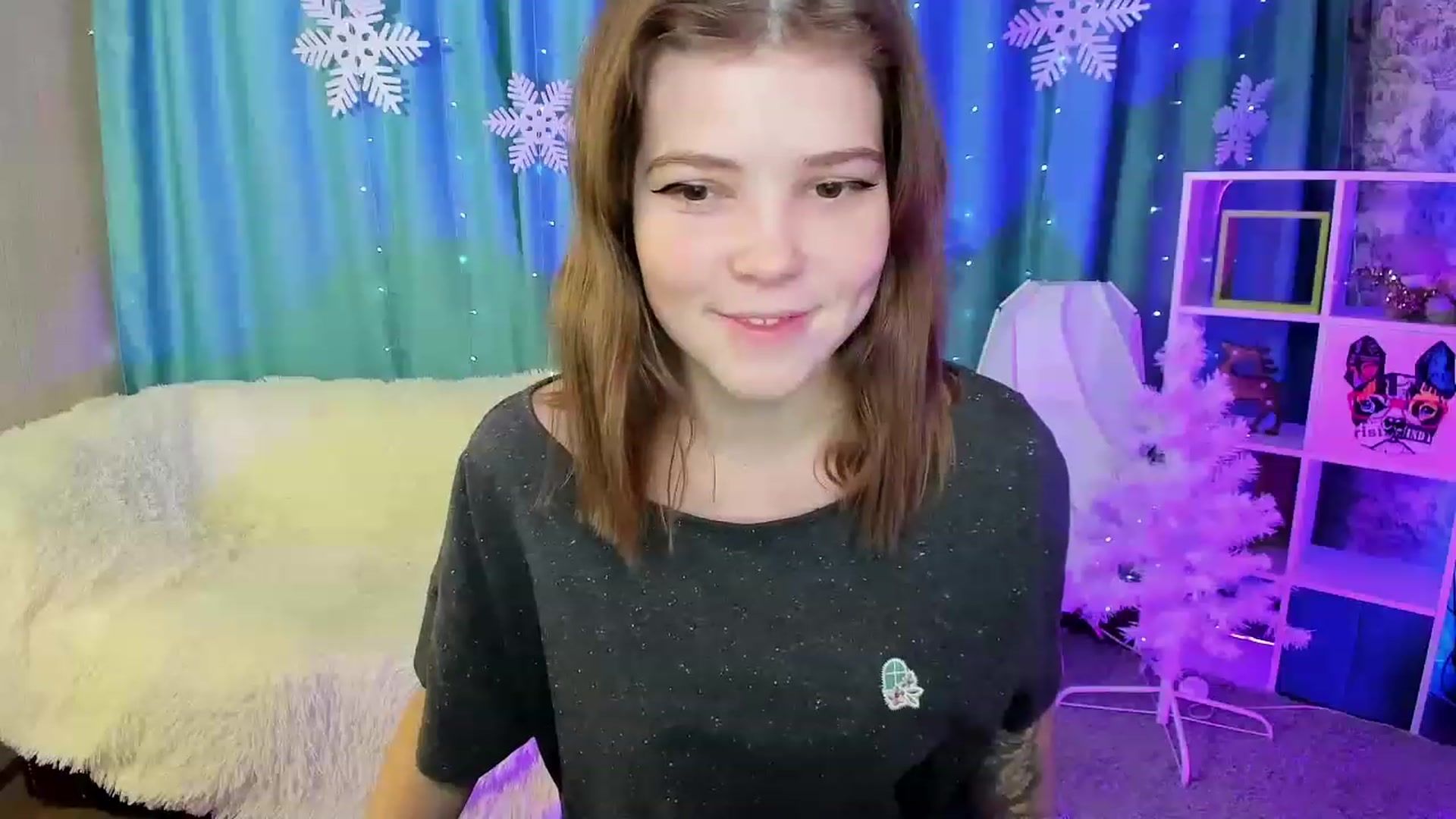 Gallery image thumbnail from EffyShy's myfreecams stream on, 12/18/2022, 19:43 image 10 of 20