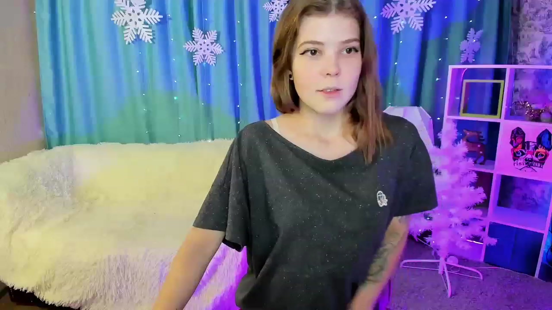 Gallery image thumbnail from EffyShy's myfreecams stream on, 12/18/2022, 19:43 image 16 of 20