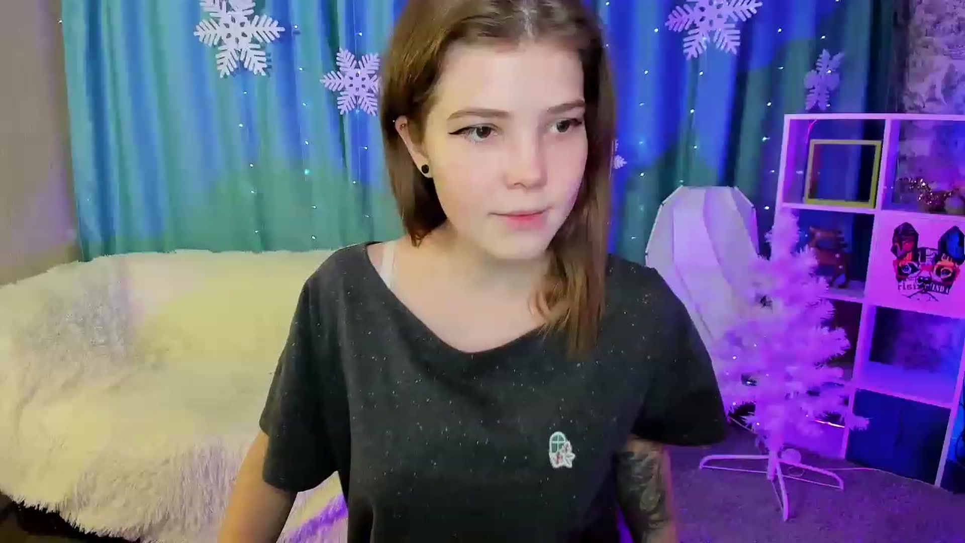 Gallery image thumbnail from EffyShy's myfreecams stream on, 12/18/2022, 19:43 image 8 of 20