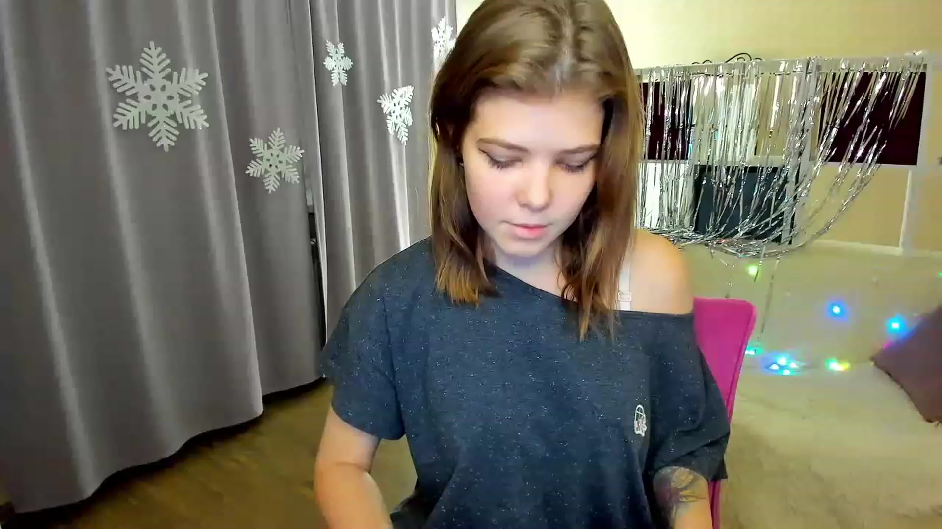 Gallery image thumbnail from EffyShy's myfreecams stream on, 12/20/2022, 15:57 image 18 of 20