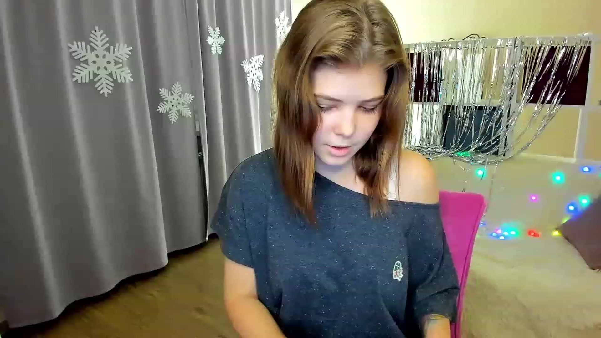 Gallery image thumbnail from EffyShy's myfreecams stream on, 12/20/2022, 15:57 image 15 of 20