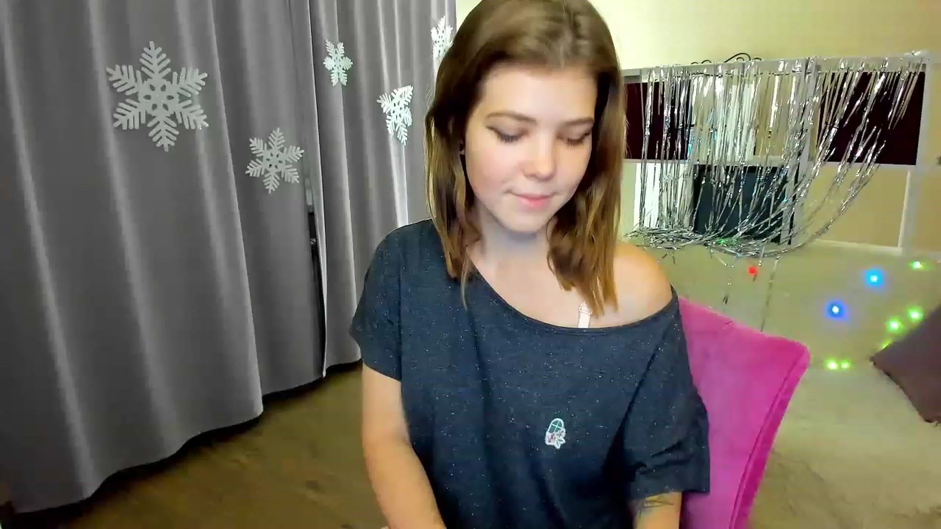 Gallery image thumbnail from EffyShy's myfreecams stream on, 12/20/2022, 15:57 image 5 of 20
