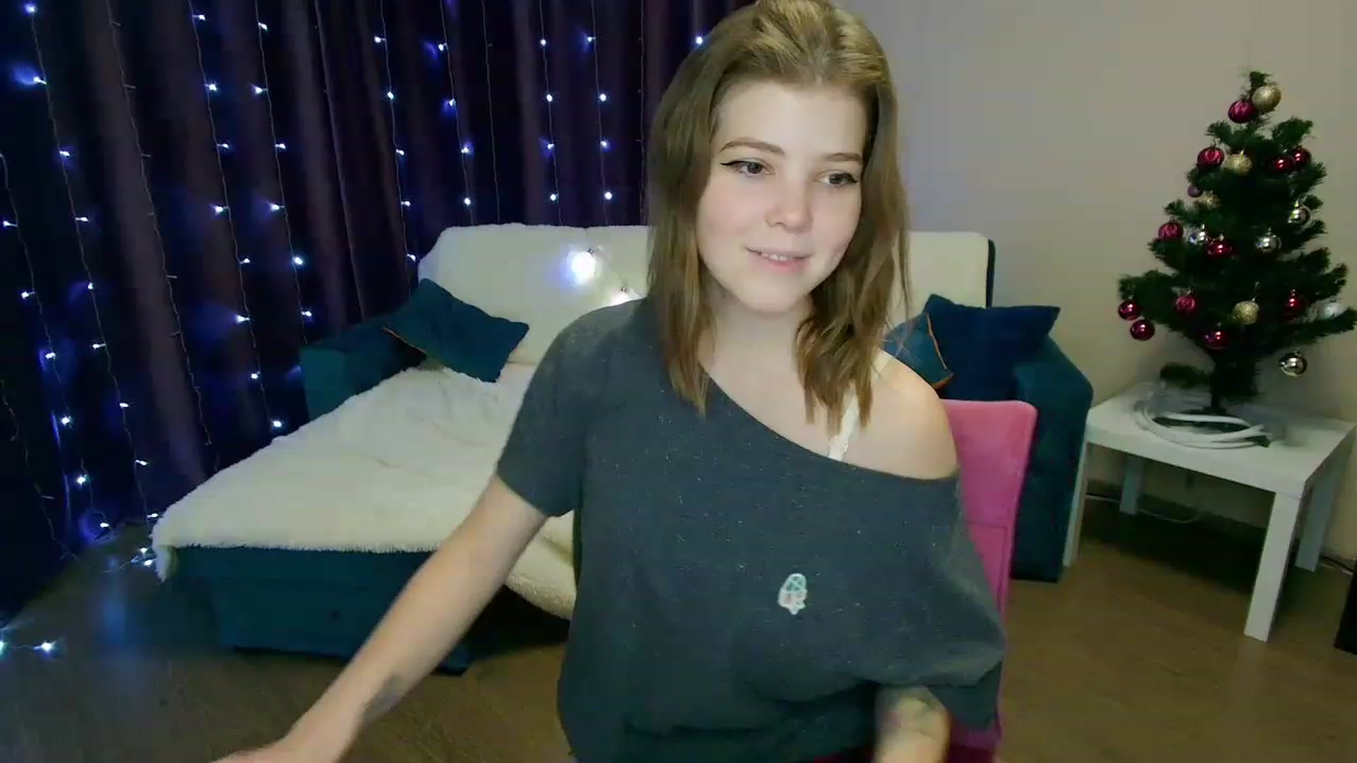 Gallery image thumbnail from EffyShy's myfreecams stream on, 12/20/2022, 18:01 image 4 of 20