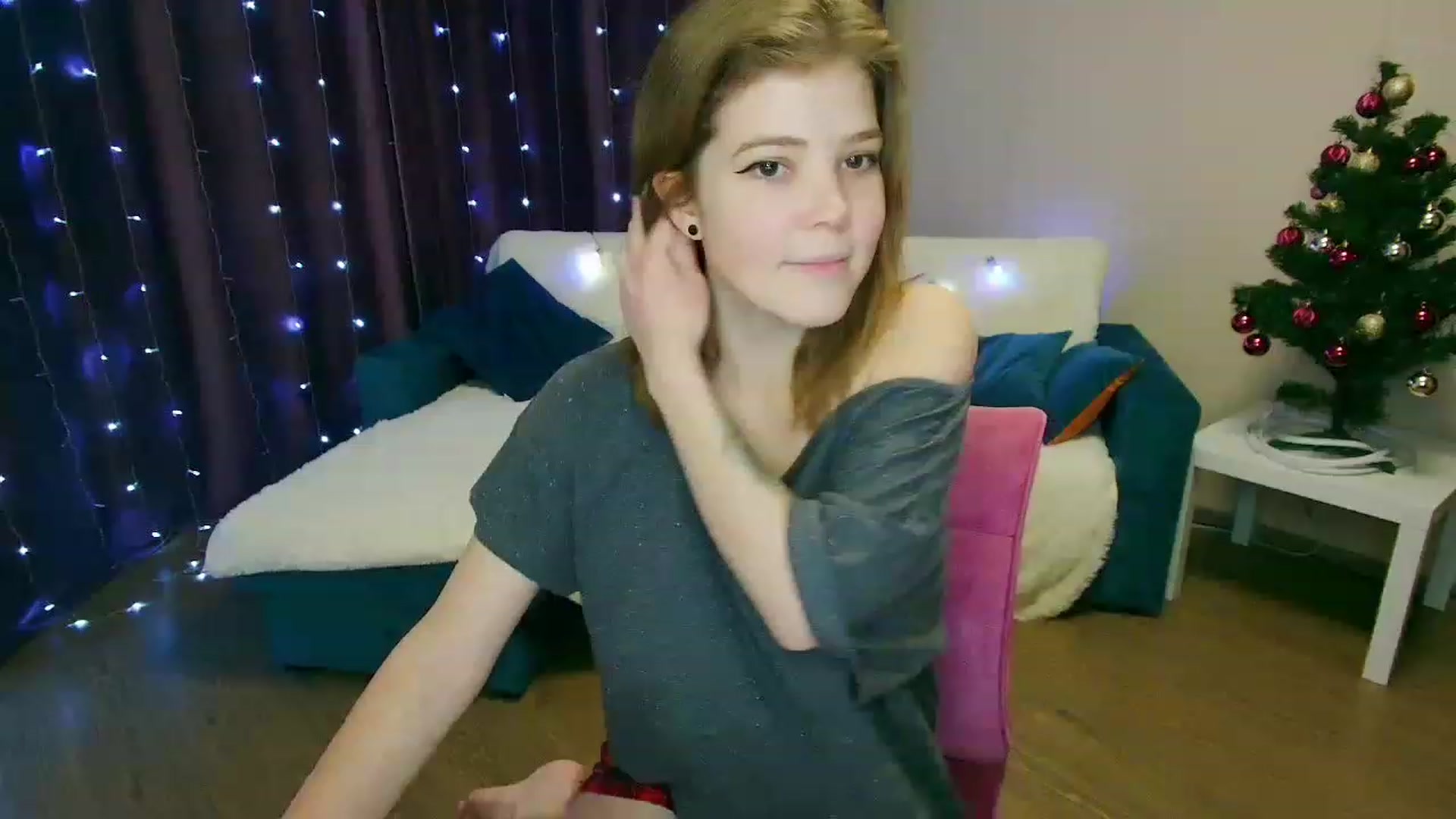 Gallery image thumbnail from EffyShy's myfreecams stream on, 12/21/2022, 16:20 image 6 of 20