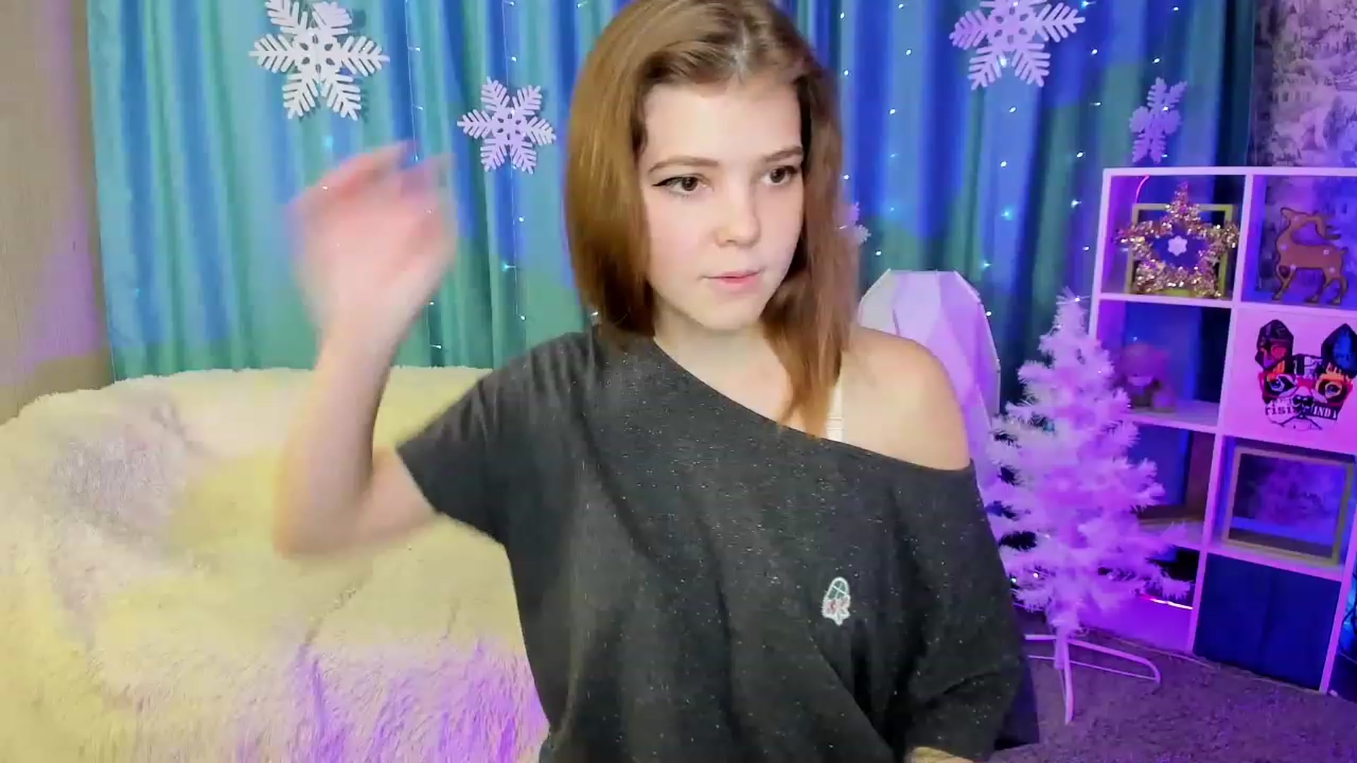 Gallery image thumbnail from EffyShy's myfreecams stream on, 12/22/2022, 19:33 image 19 of 20