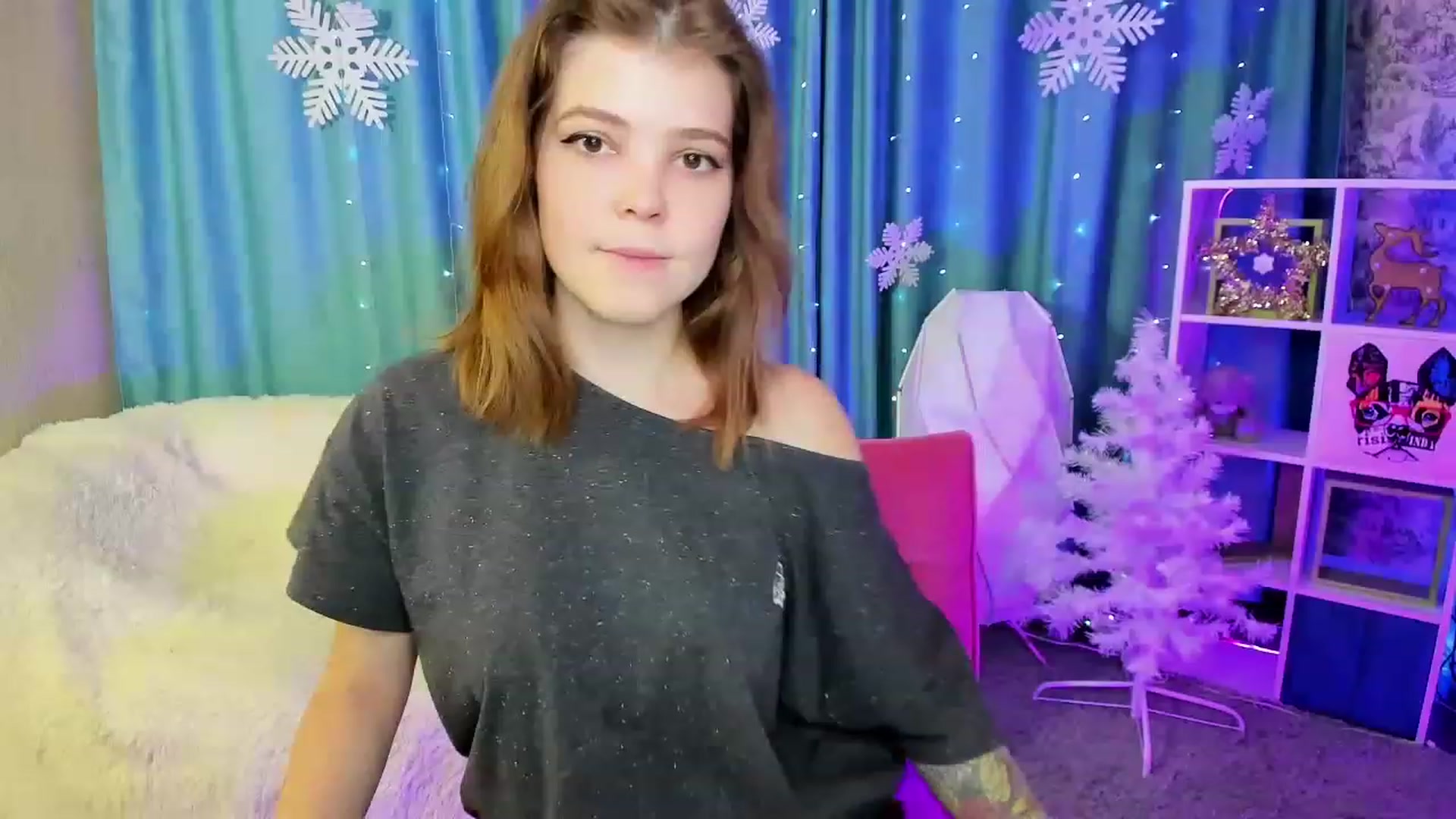 Gallery image thumbnail from EffyShy's myfreecams stream on, 12/22/2022, 19:33 image 16 of 20