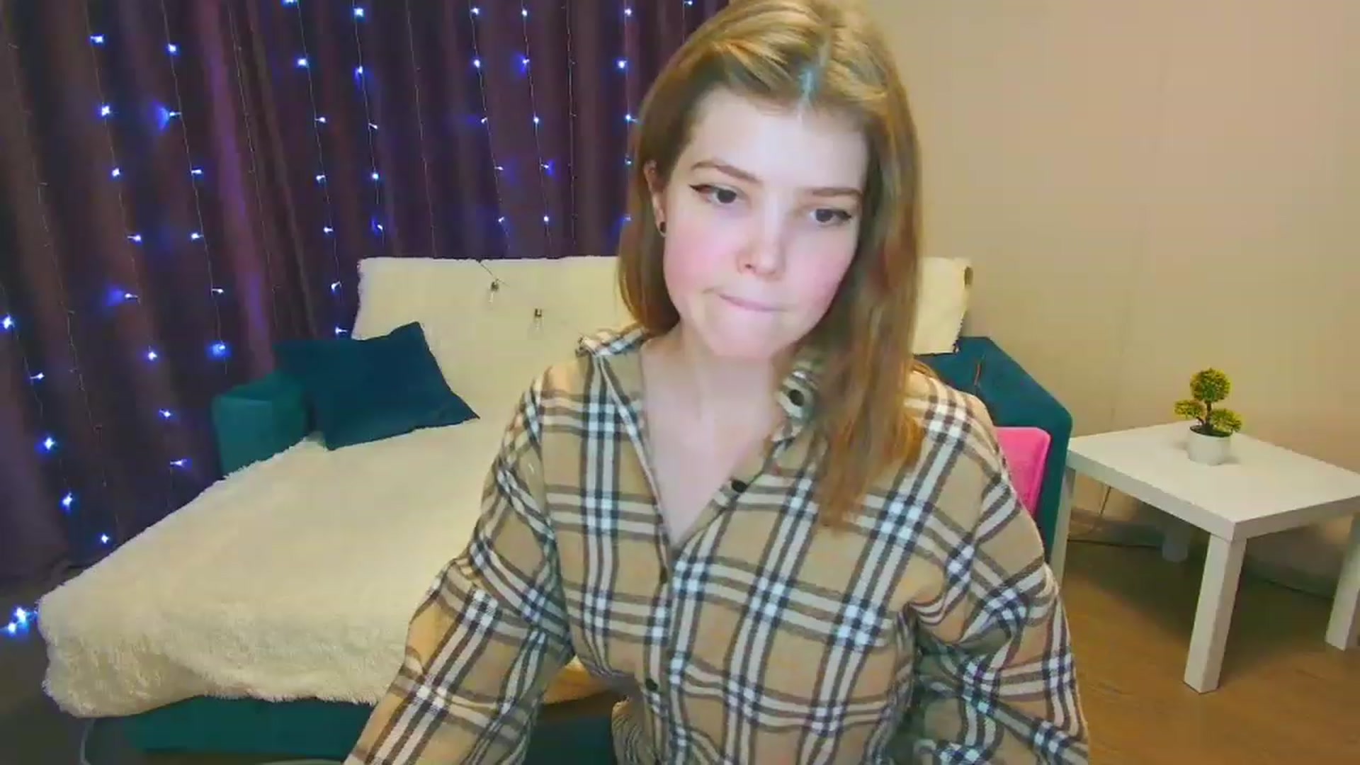 Gallery image thumbnail from EffyShy's myfreecams stream on, 01/18/2023, 17:06 image 17 of 20