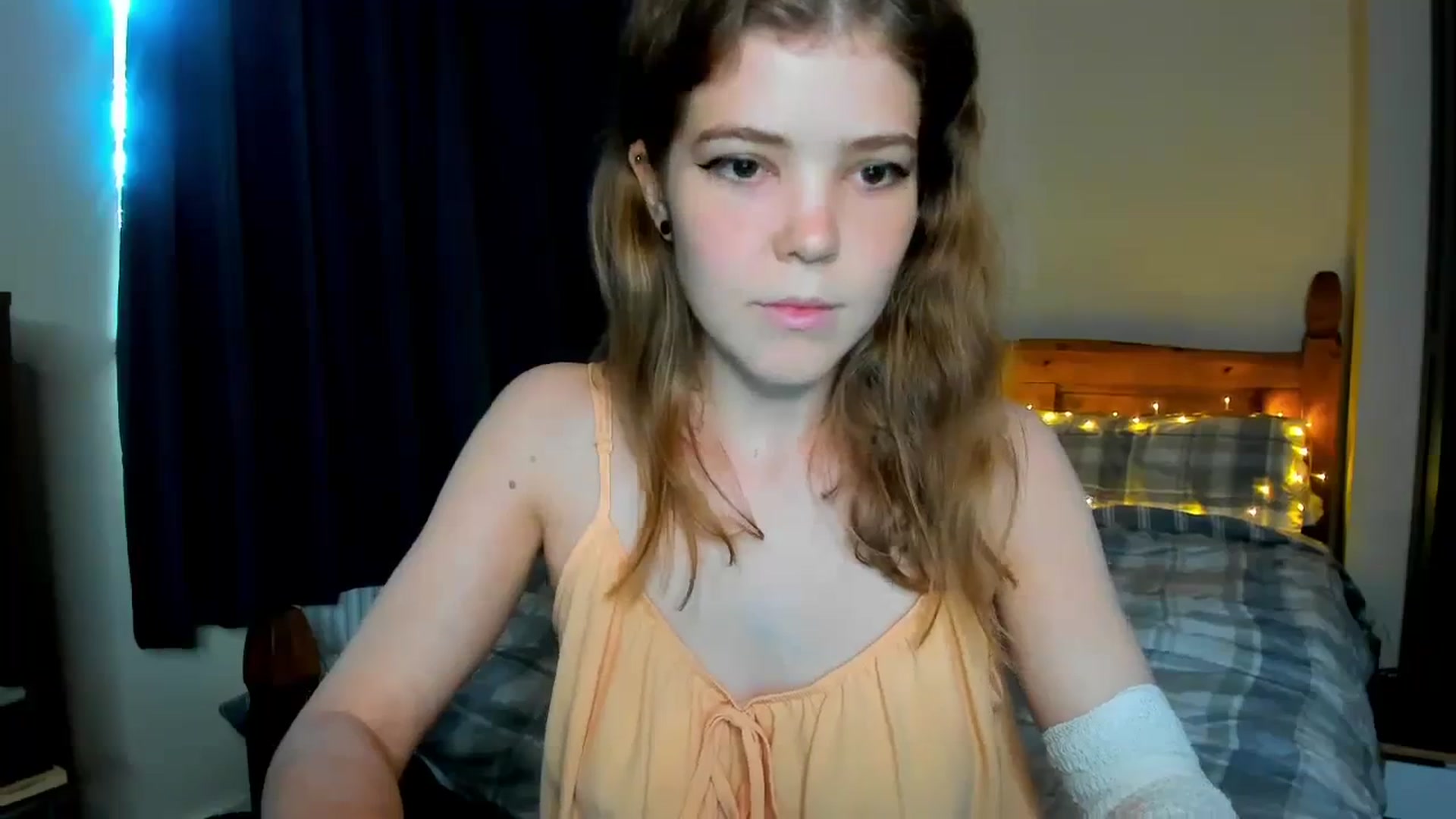Gallery image thumbnail from EffyShy's myfreecams stream on, 09/14/2023, 13:02 image 10 of 20