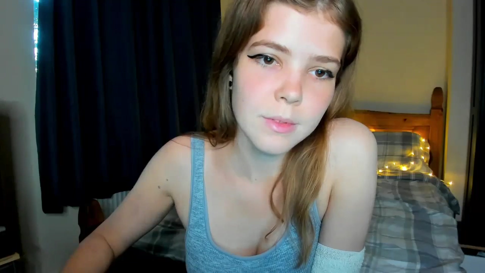 Gallery image thumbnail from EffyShy's myfreecams stream on, 09/16/2023, 18:08 image 17 of 20