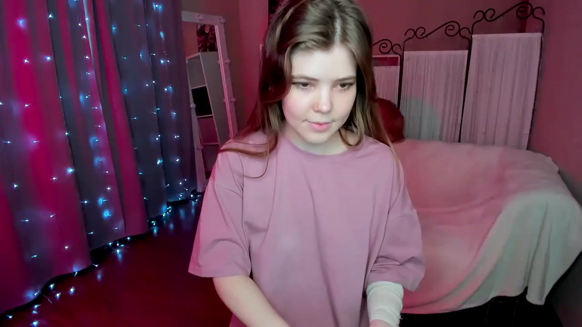 Gallery image thumbnail from EffyShy's myfreecams stream on, 03/27/2024, 09:49 image 16 of 20