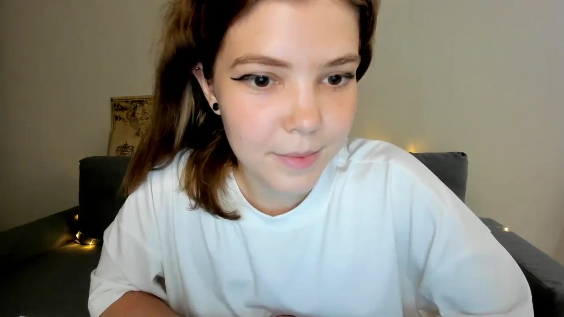 Gallery image thumbnail from EffyShy's myfreecams stream on, 07/09/2024, 18:21 image 16 of 20