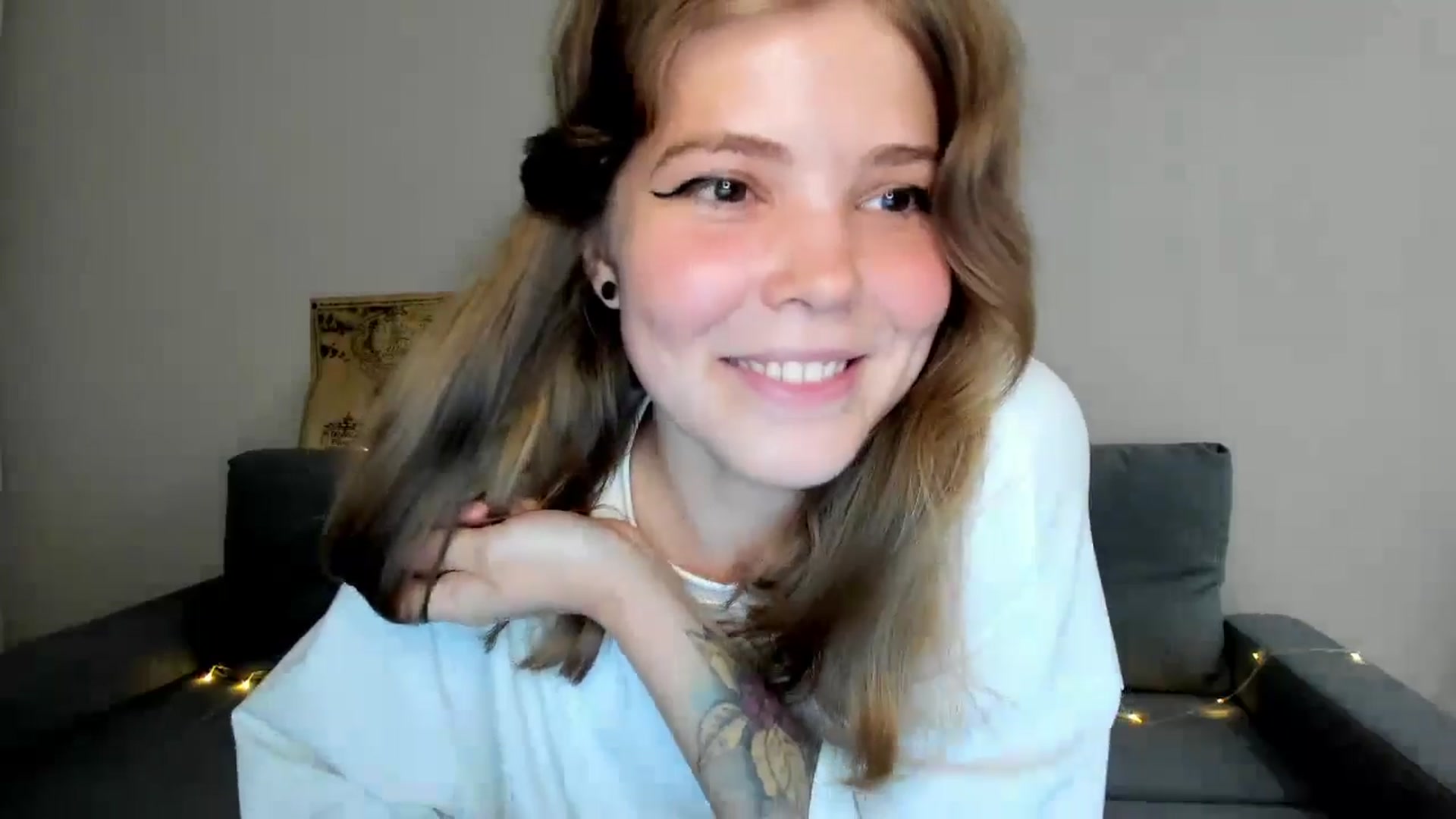 Gallery image thumbnail from EffyShy's myfreecams stream on, 07/18/2024, 20:19 image 2 of 20