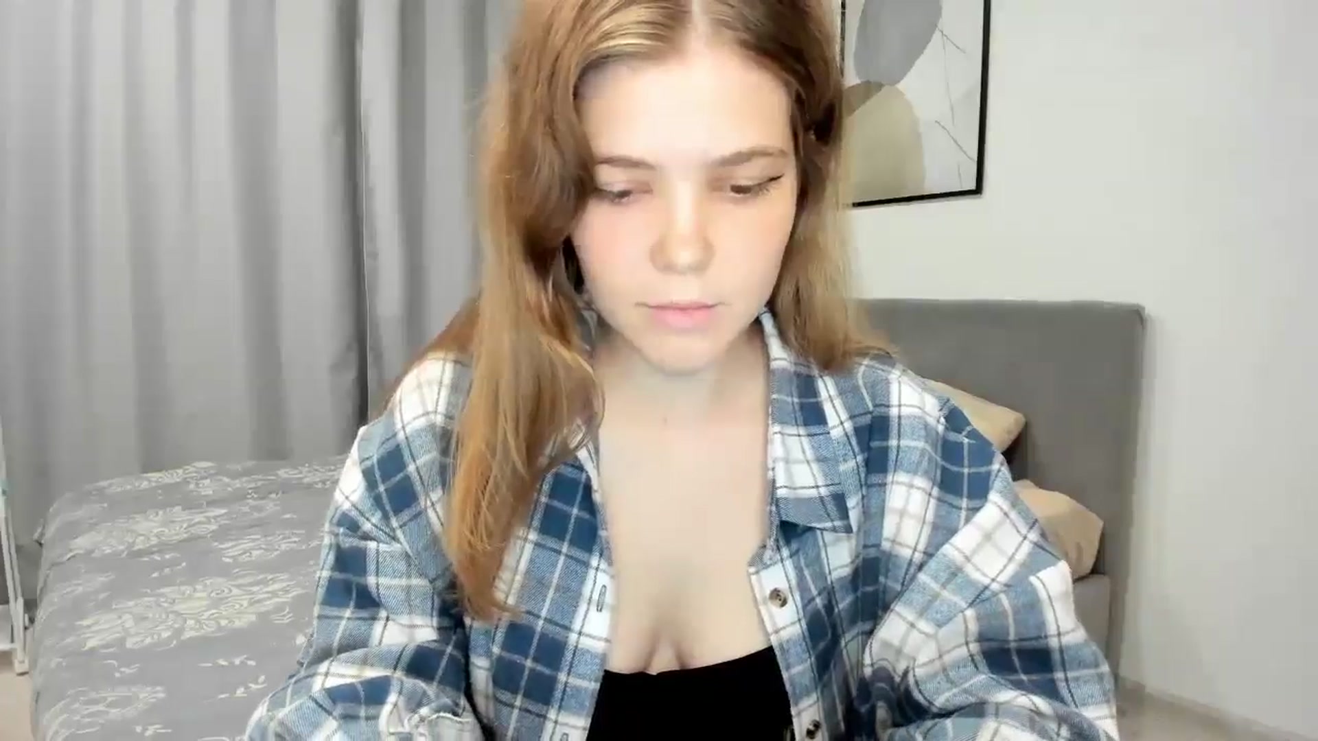 Gallery image thumbnail from EffyShy's myfreecams stream on, 08/15/2024, 18:38 image 7 of 20