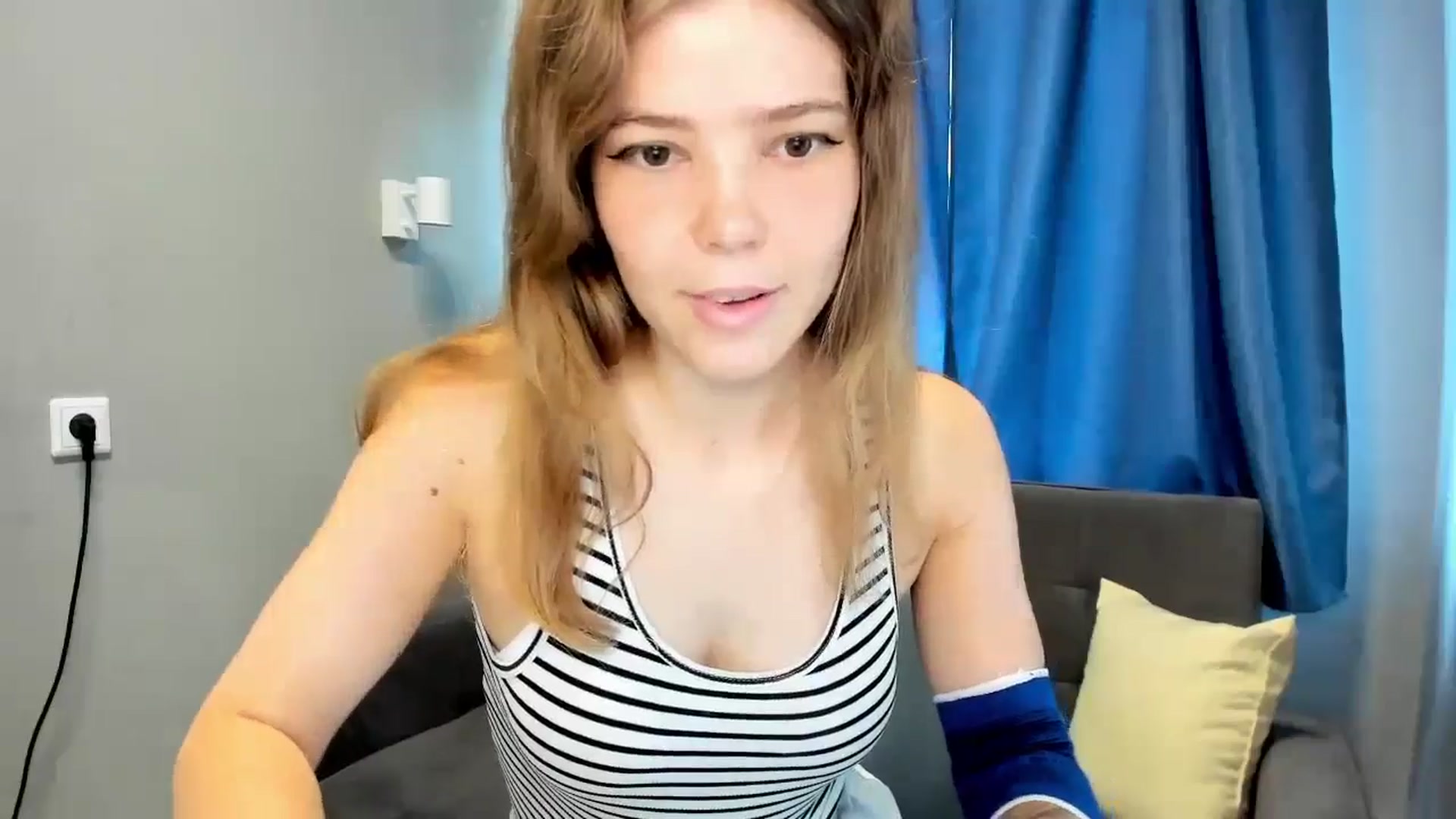 Gallery image thumbnail from EffyShy's myfreecams stream on, 09/06/2024, 08:07 image 9 of 20
