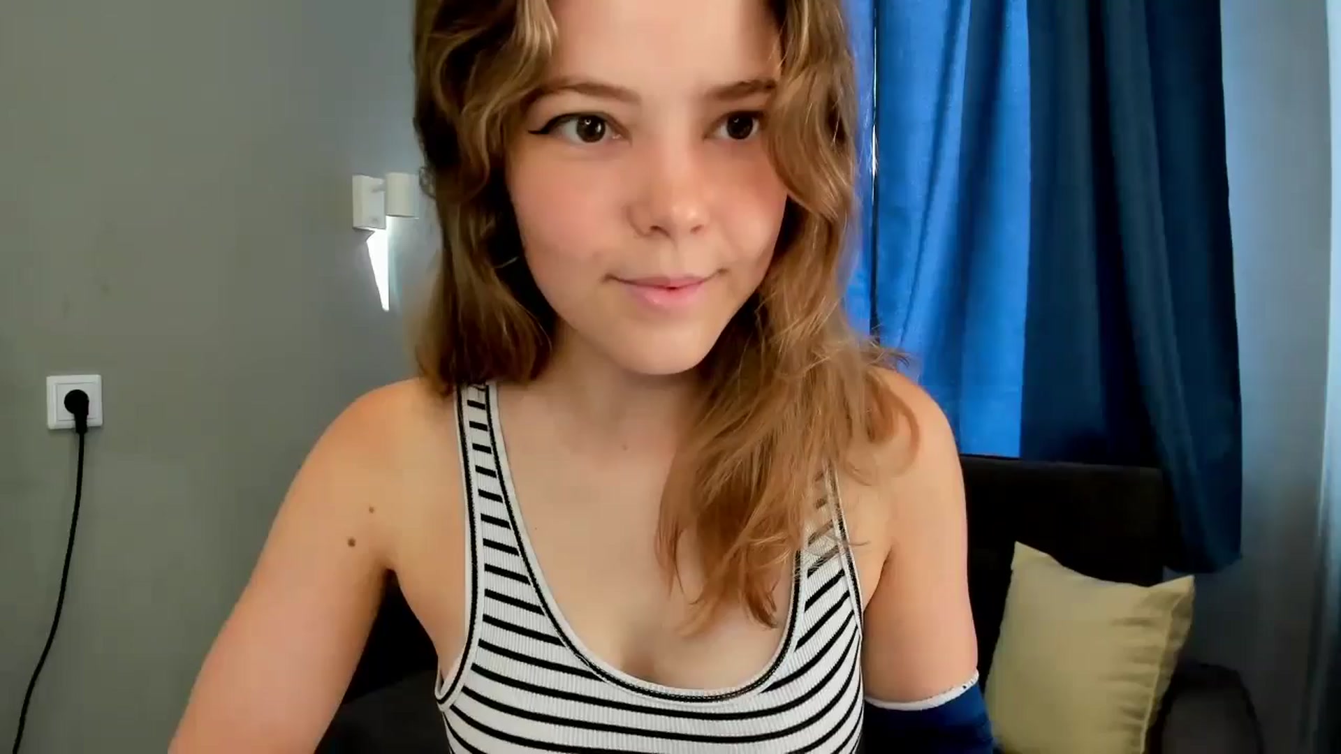 Gallery image thumbnail from EffyShy's myfreecams stream on, 09/06/2024, 08:54 image 19 of 20