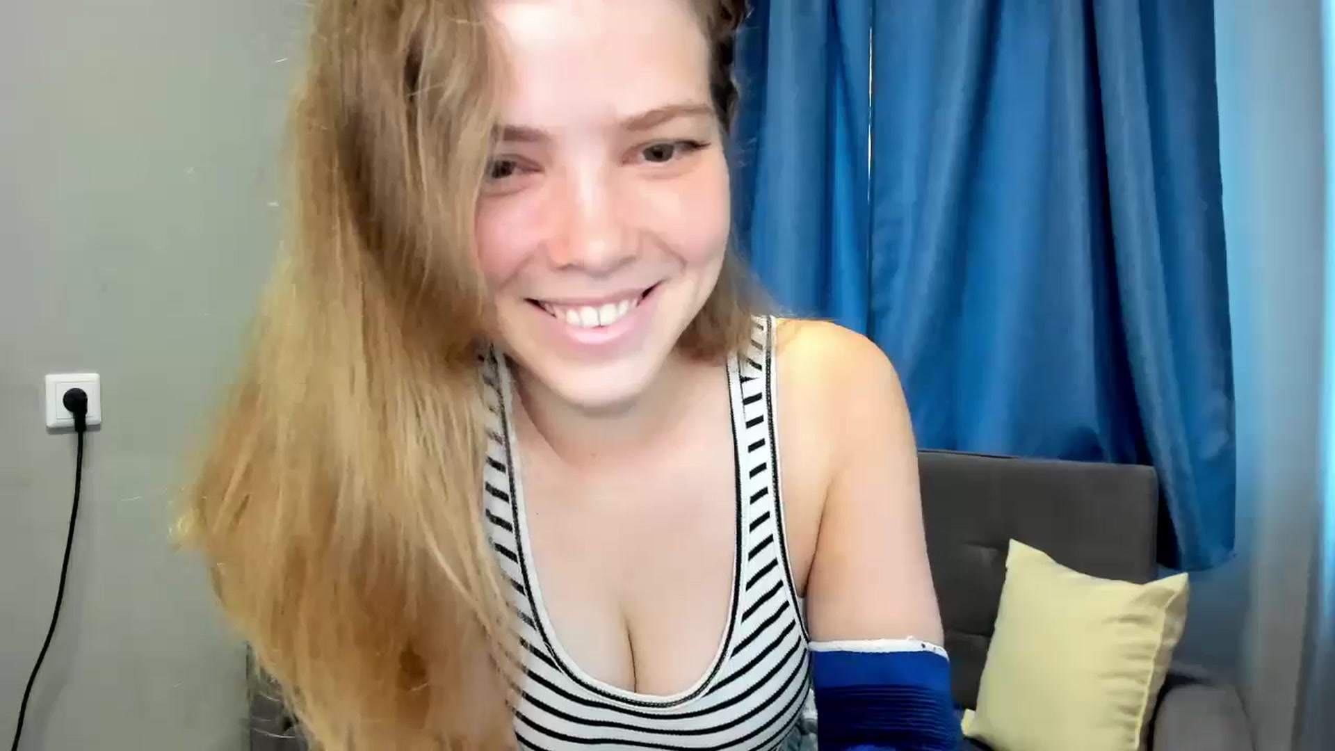 Gallery image thumbnail from EffyShy's myfreecams stream on, 09/06/2024, 12:48 image 15 of 20