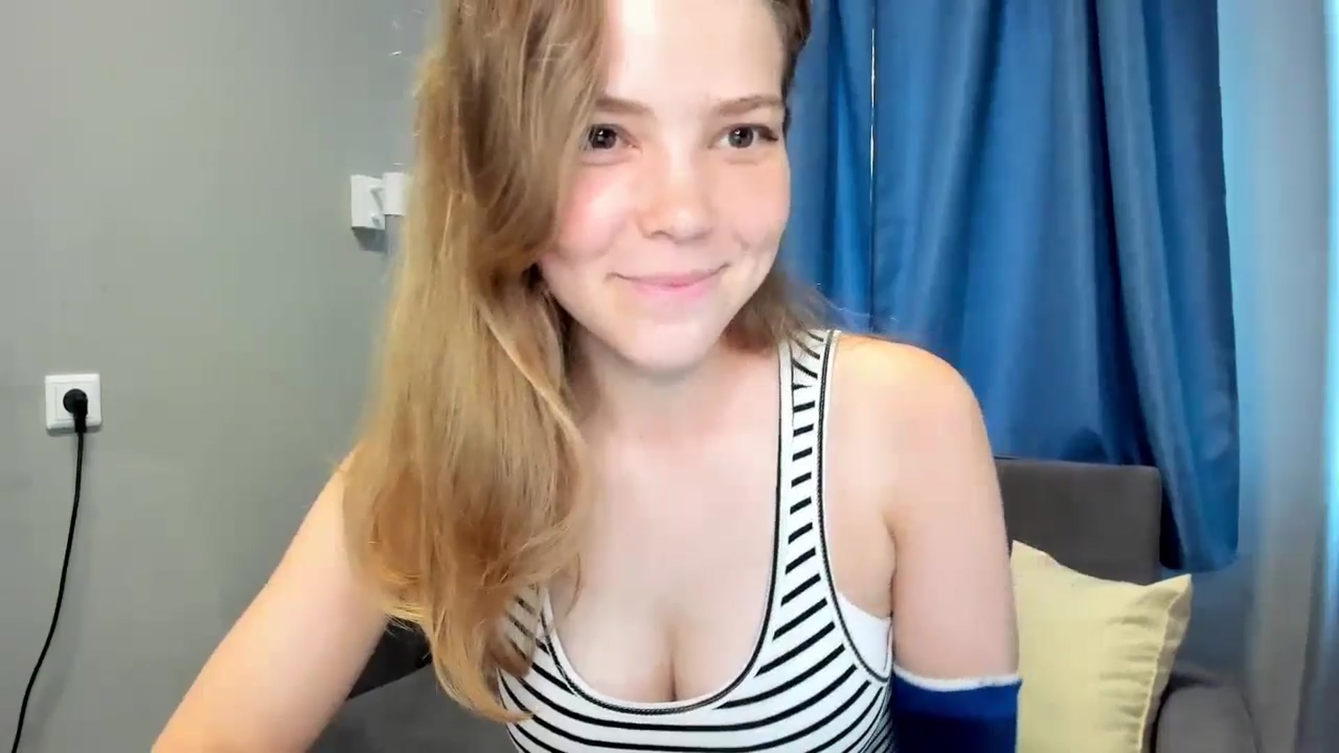Gallery image thumbnail from EffyShy's myfreecams stream on, 09/06/2024, 12:48 image 8 of 20