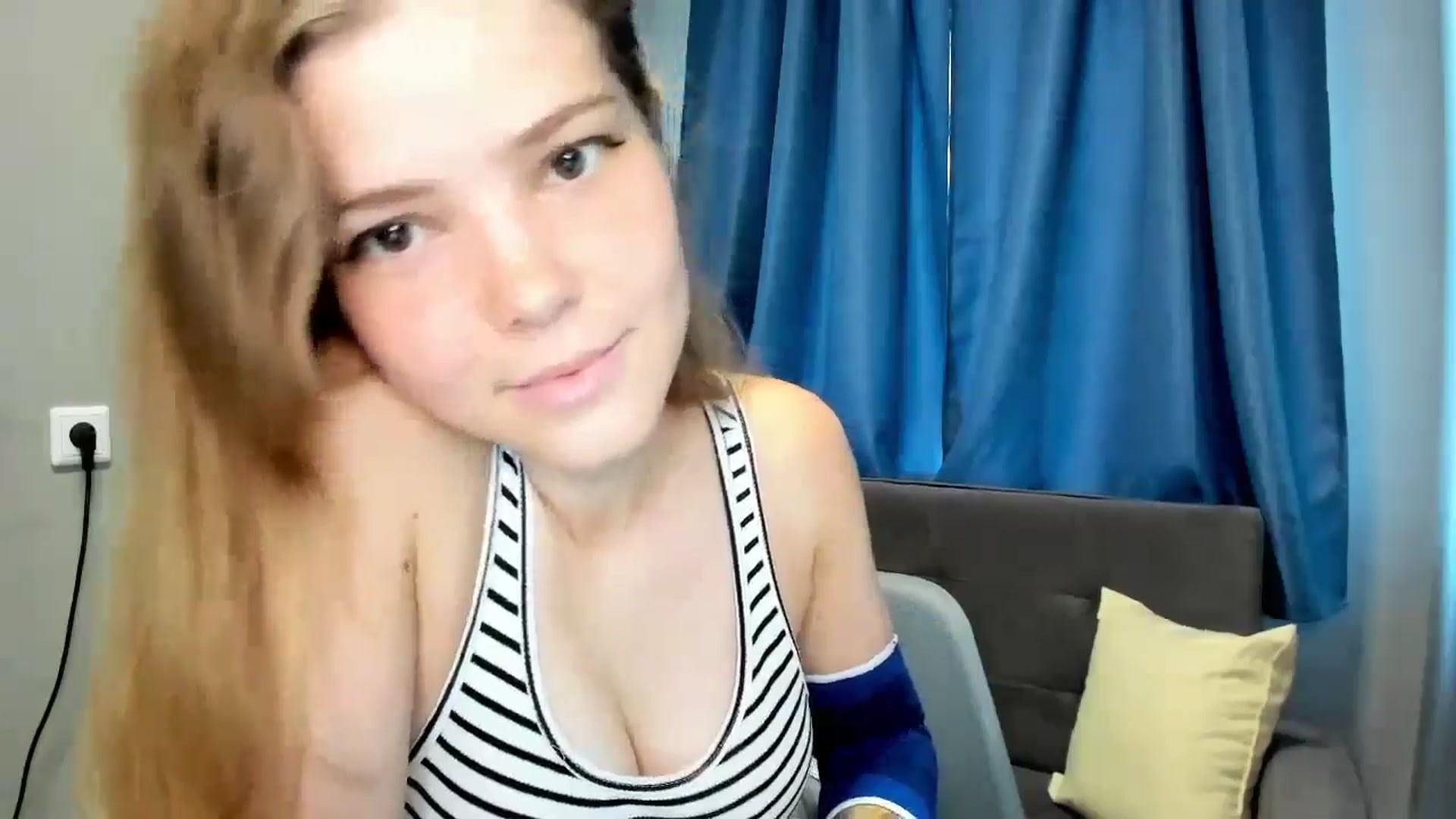 Gallery image thumbnail from EffyShy's myfreecams stream on, 09/06/2024, 12:48 image 19 of 20