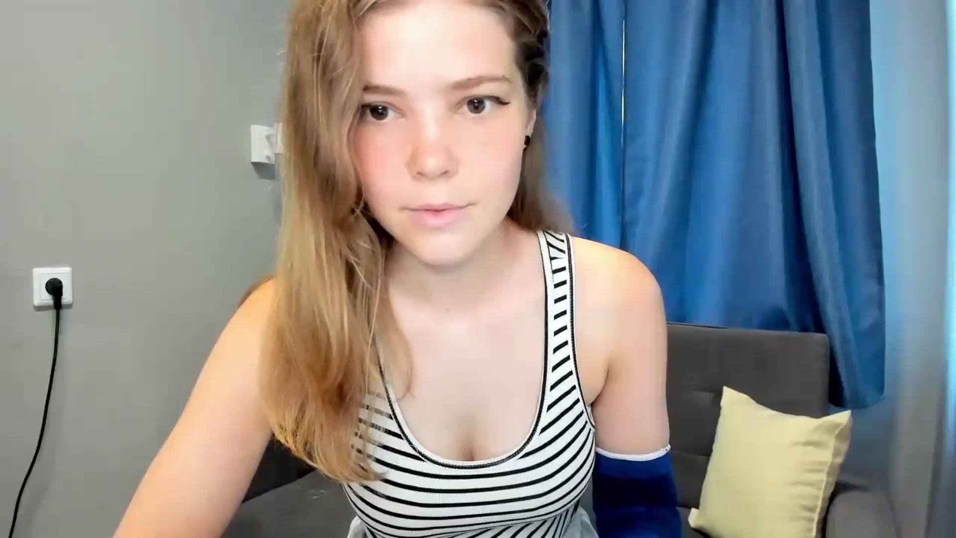 Gallery image thumbnail from EffyShy's myfreecams stream on, 09/06/2024, 13:12 image 9 of 20