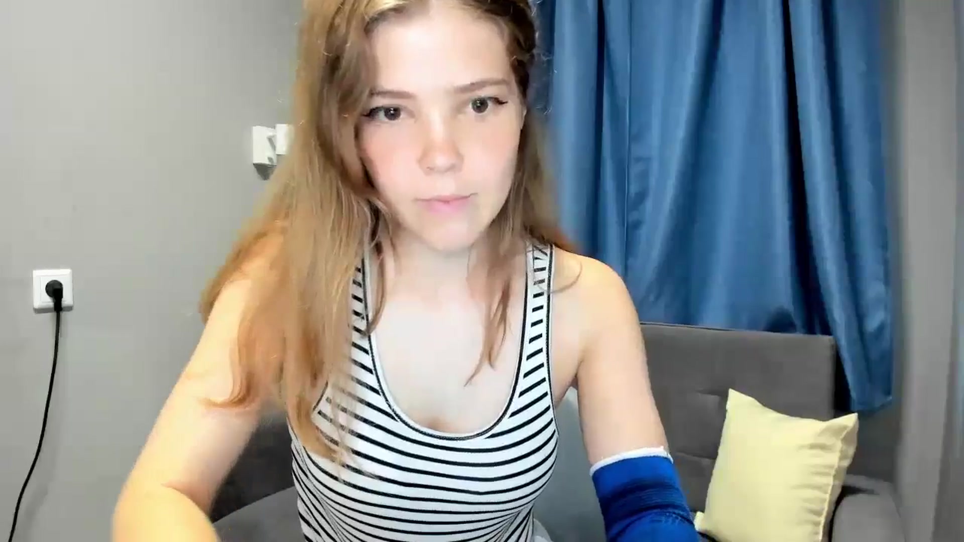 Gallery image thumbnail from EffyShy's myfreecams stream on, 09/06/2024, 17:34 image 4 of 20
